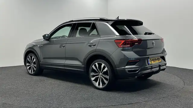 Volkswagen T-Roc view 4