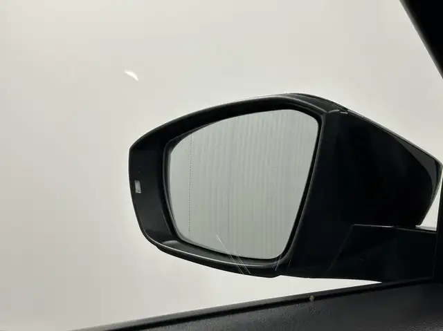 Volkswagen T-Roc view 11