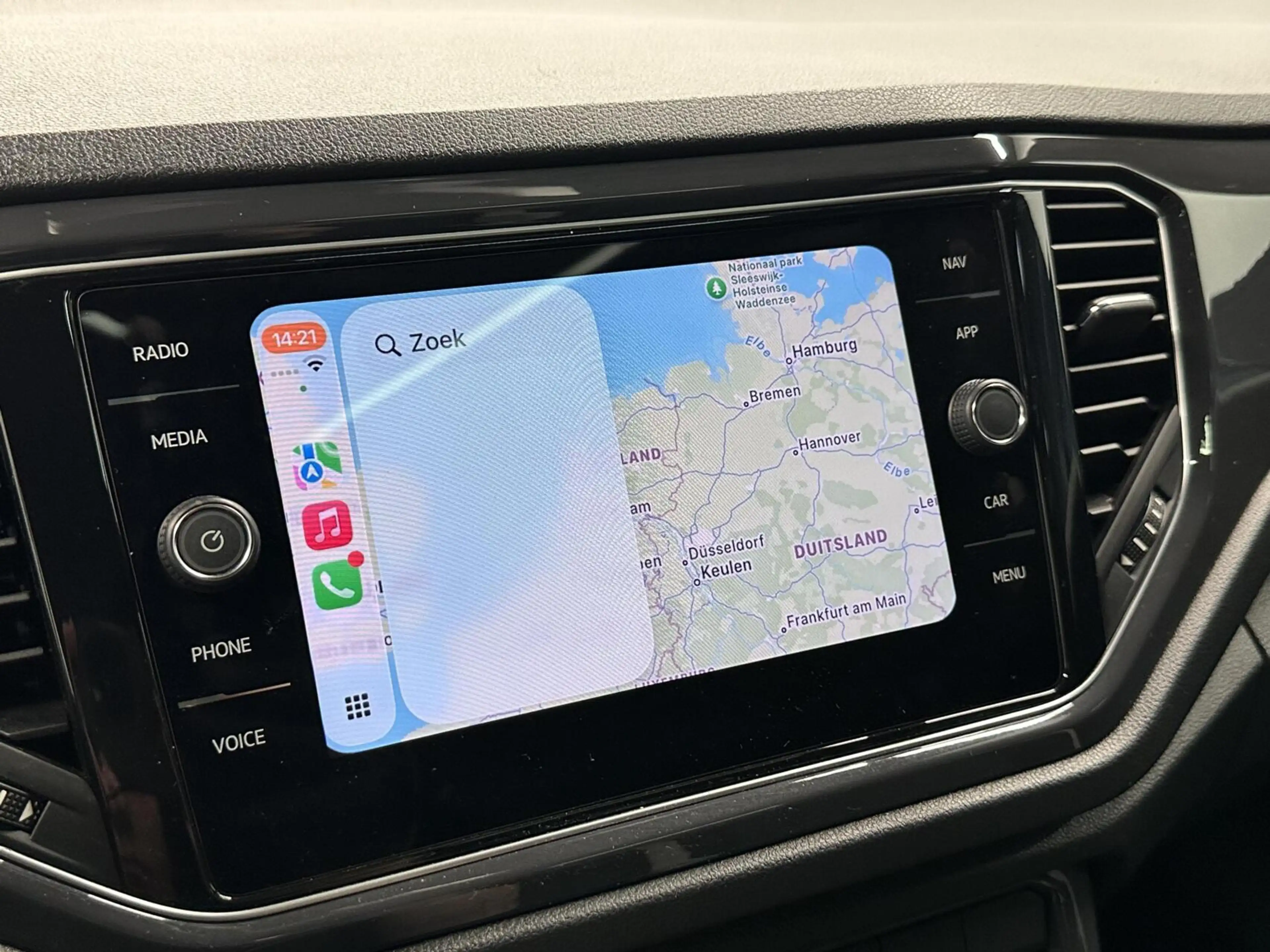Volkswagen T-Roc 1.5 TSI Sport NAVI CAMERA PANO TREKHAAK CARPLAY EC — photo 38