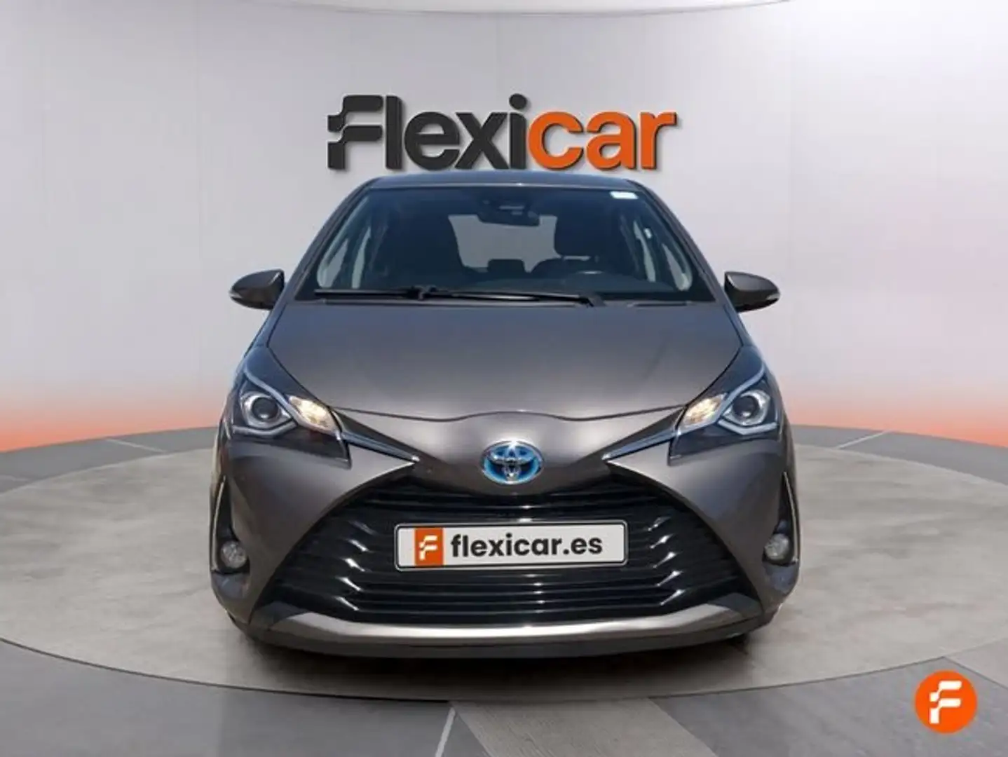 Toyota Yaris 100H 1.5 Active Gris - 2