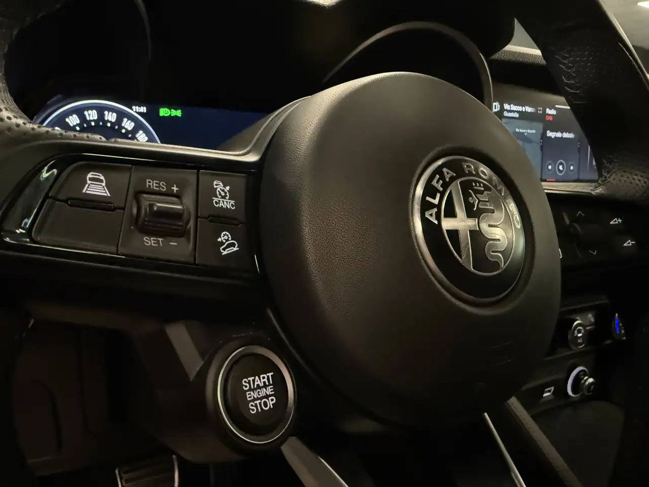 Alfa Romeo Stelvio 2023 — фото 12