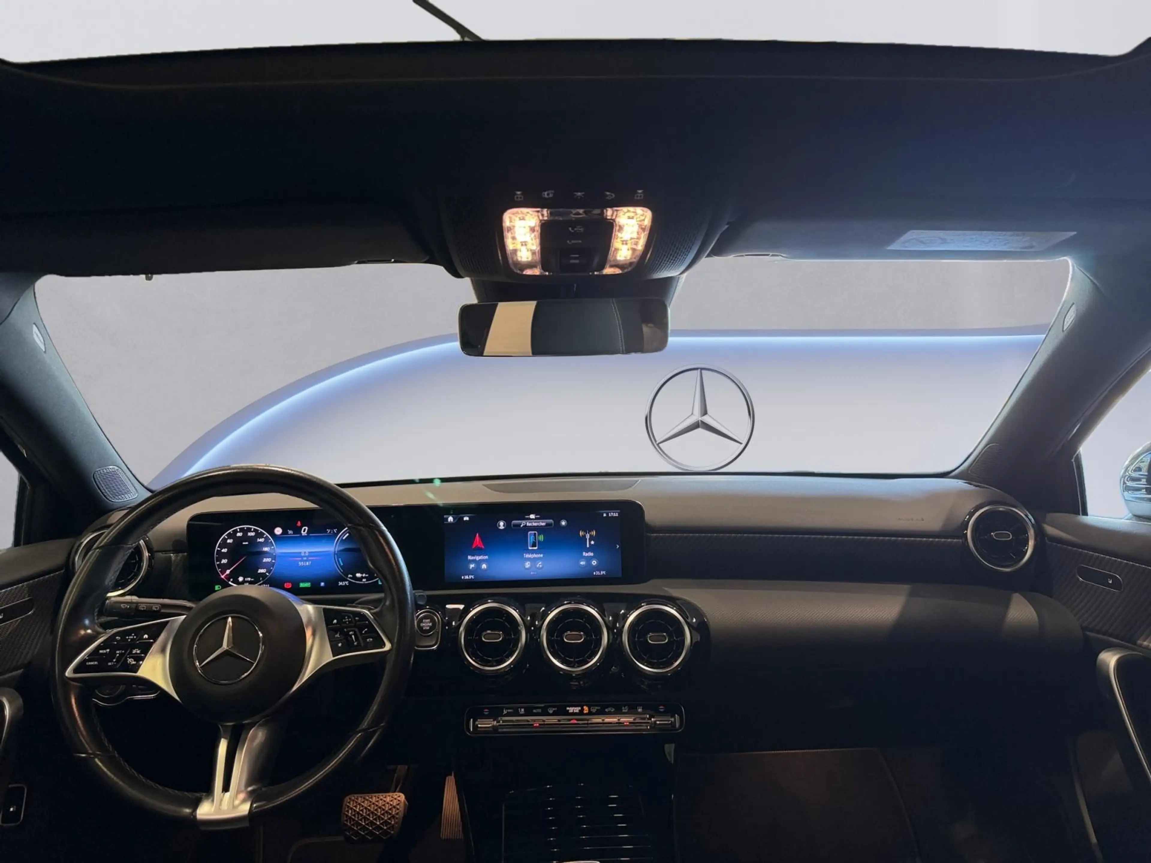 Mercedes-Benz A 250 e Luxury Line — photo 11