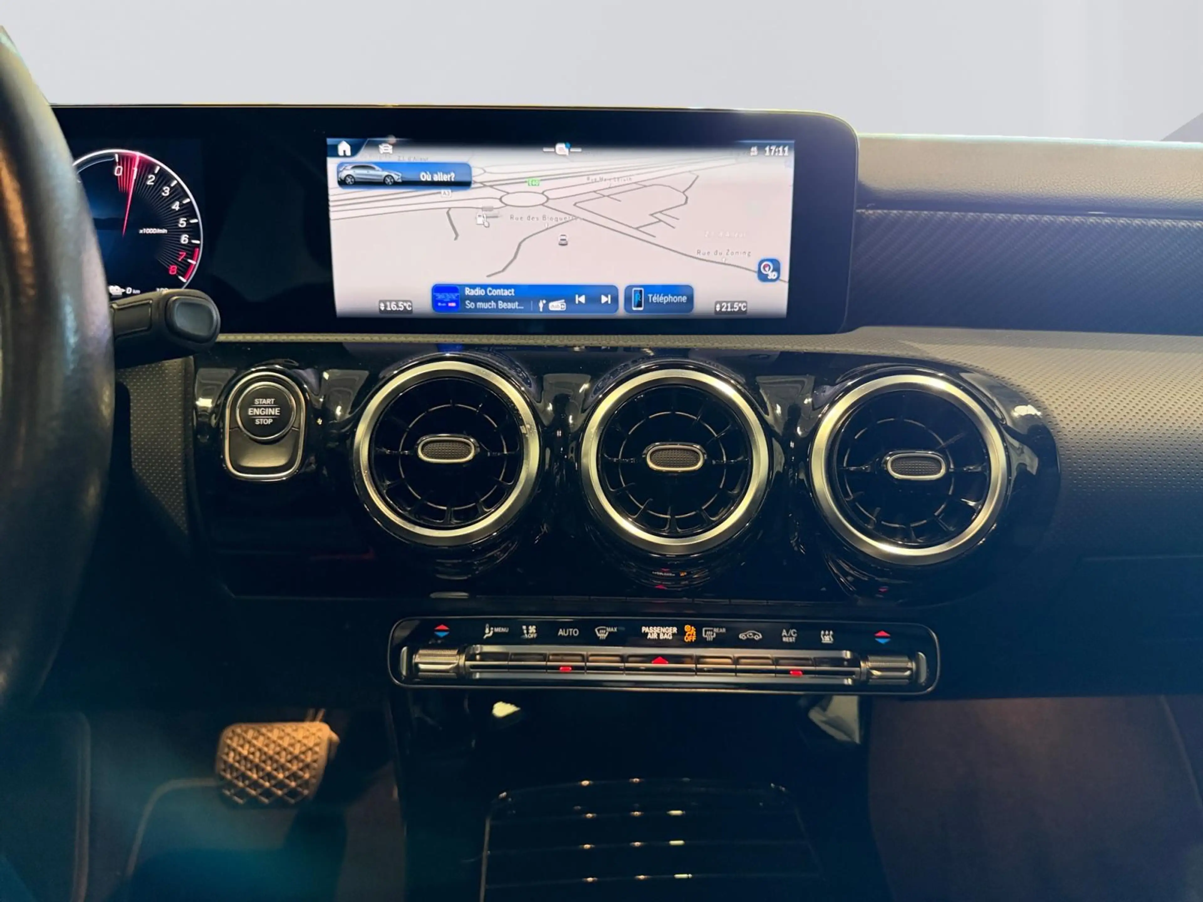 Mercedes-Benz A 250 e Luxury Line — photo 12
