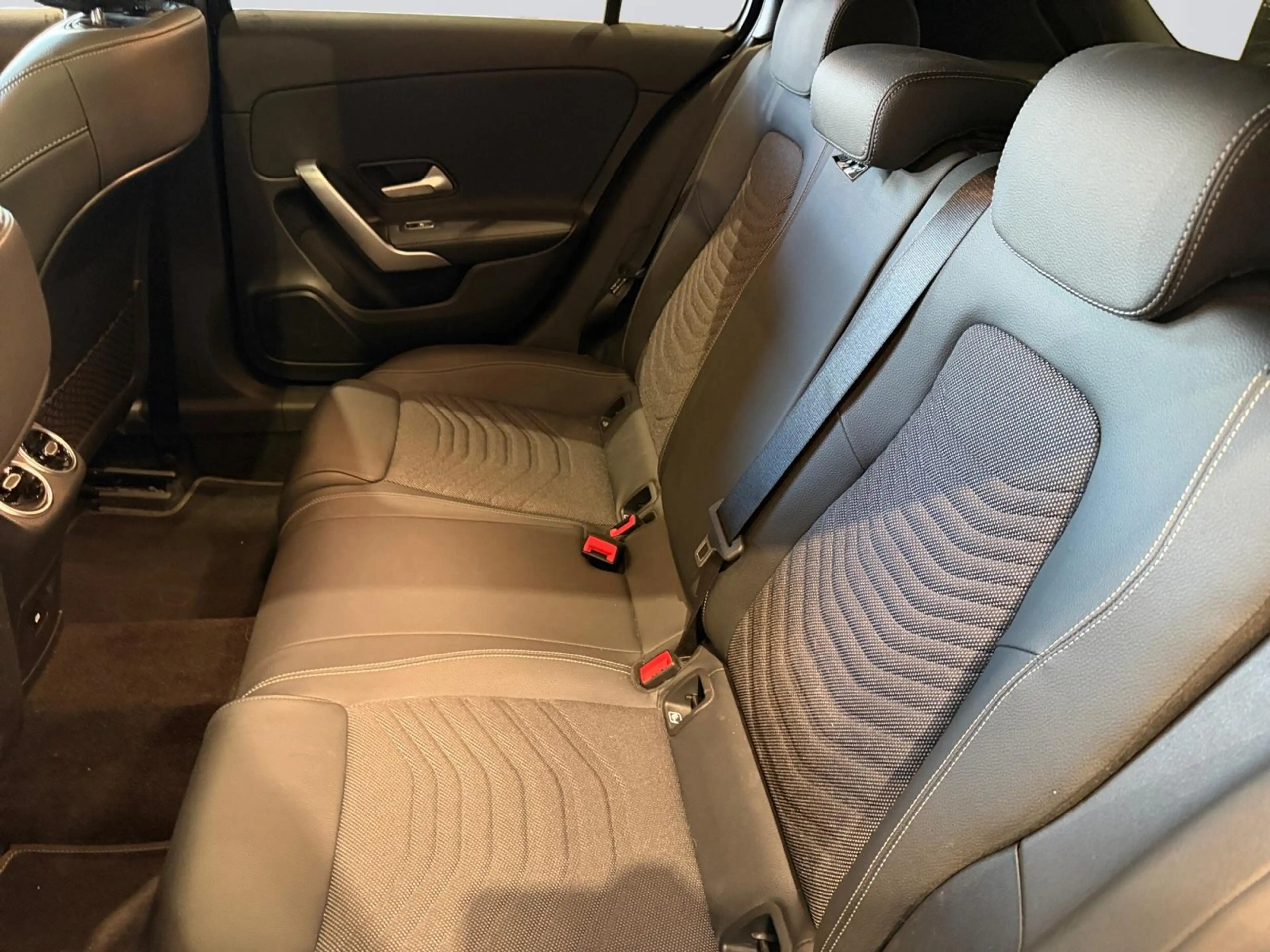 Mercedes-Benz A 250 e Luxury Line — photo 14