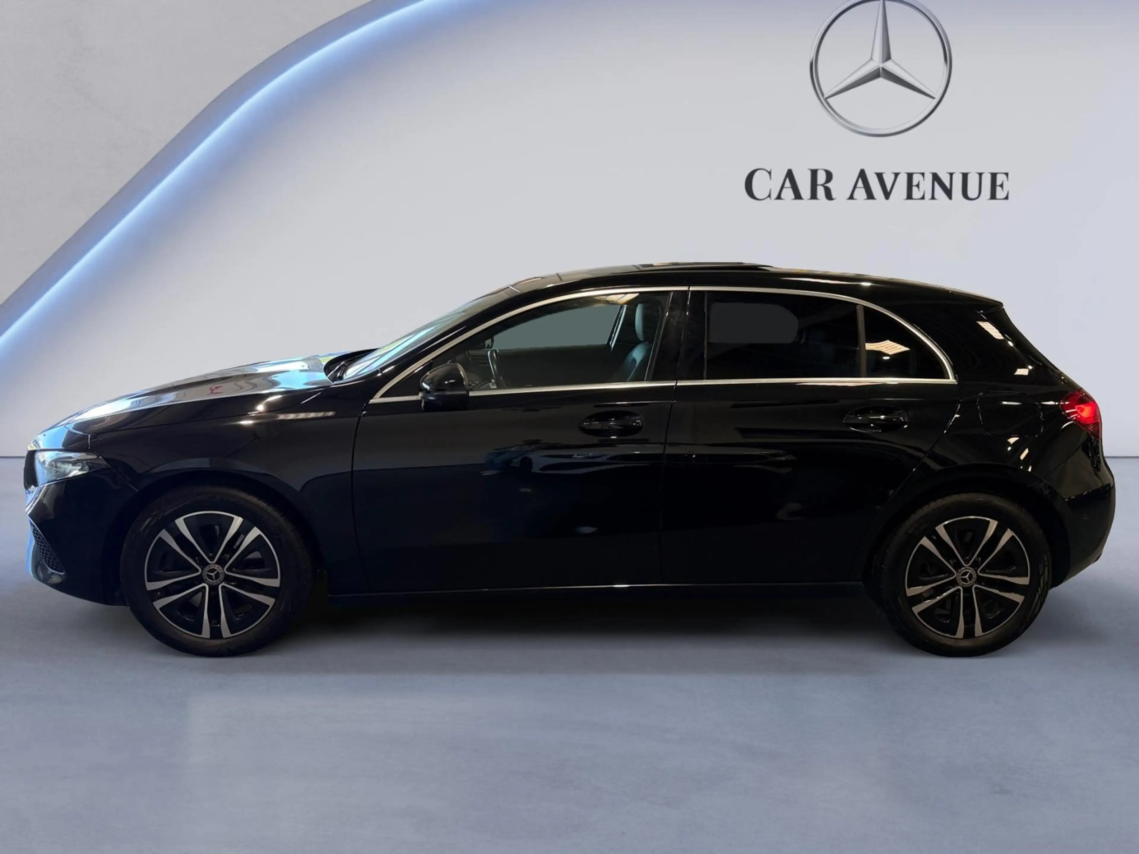 Mercedes-Benz A 250 e Luxury Line — photo 2