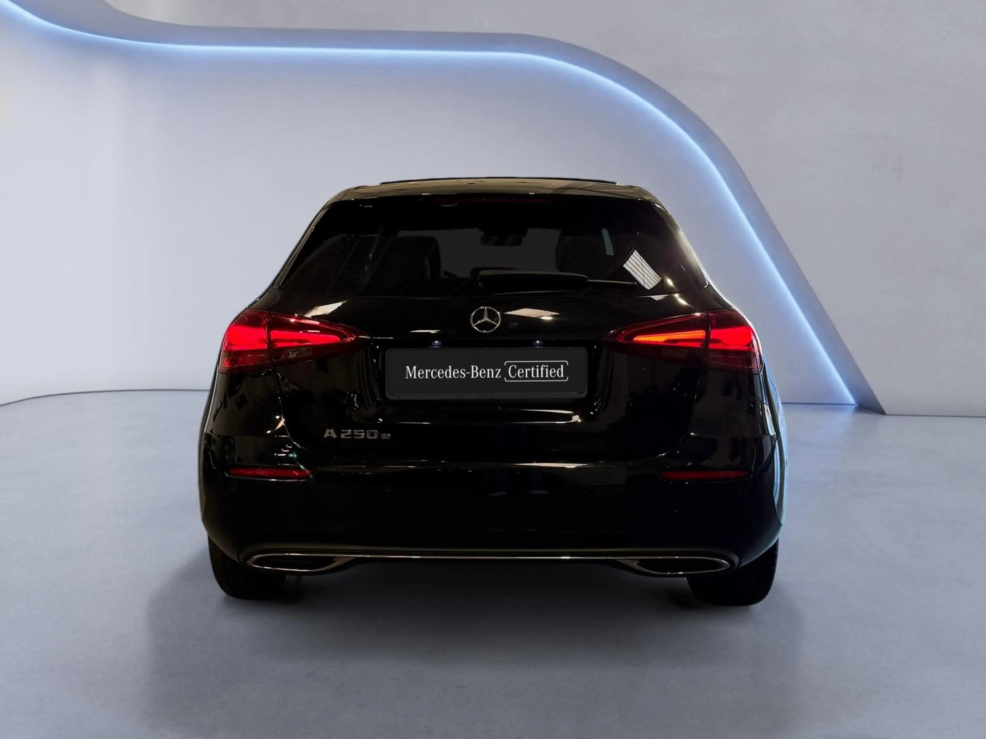 Mercedes-Benz A 250 e Luxury Line — photo 4