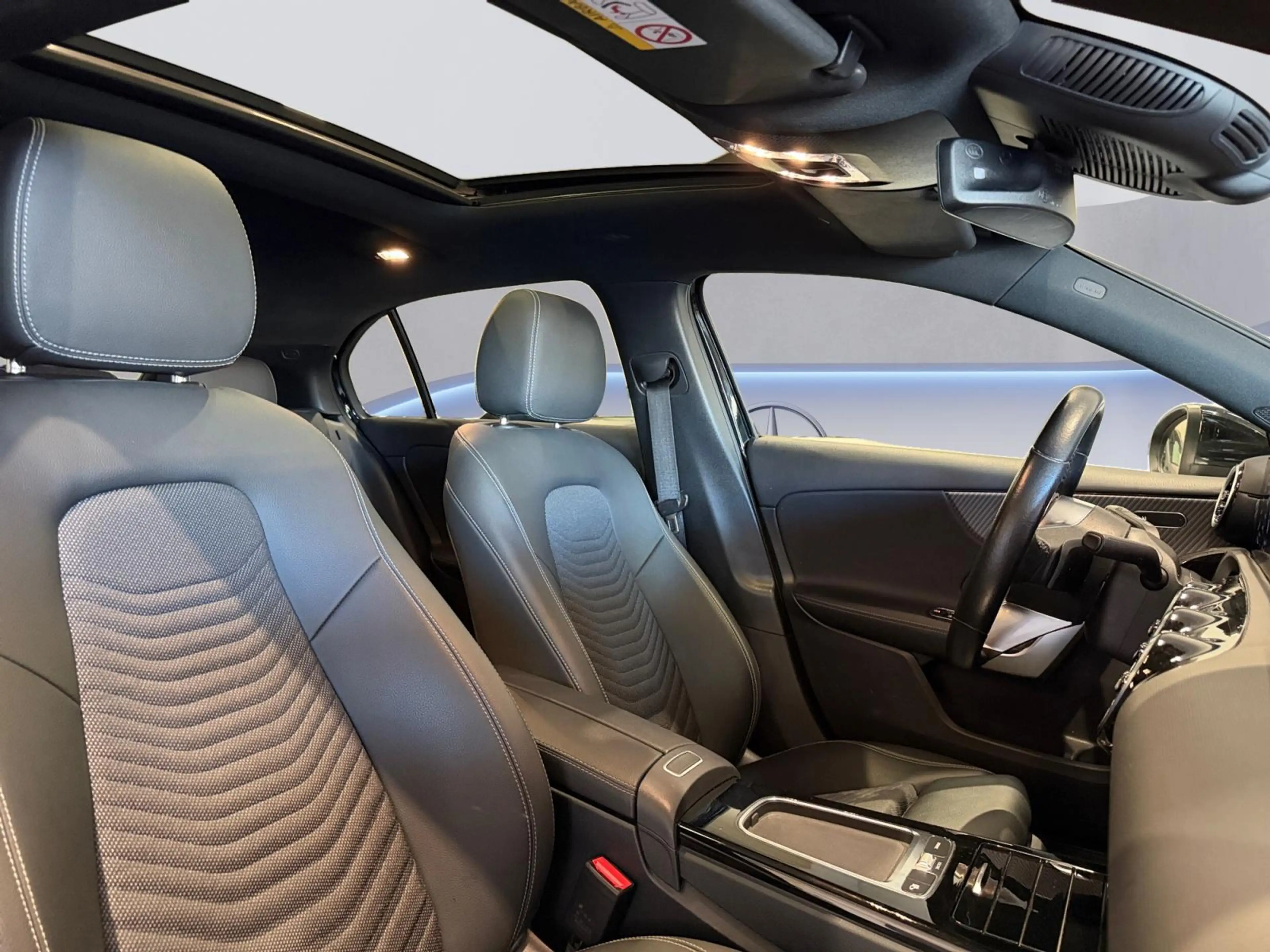 Mercedes-Benz A 250 e Luxury Line — photo 15