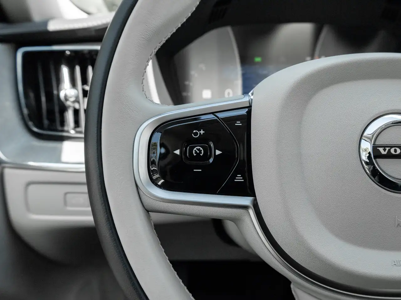 Volvo XC60 photo Volvo XC60