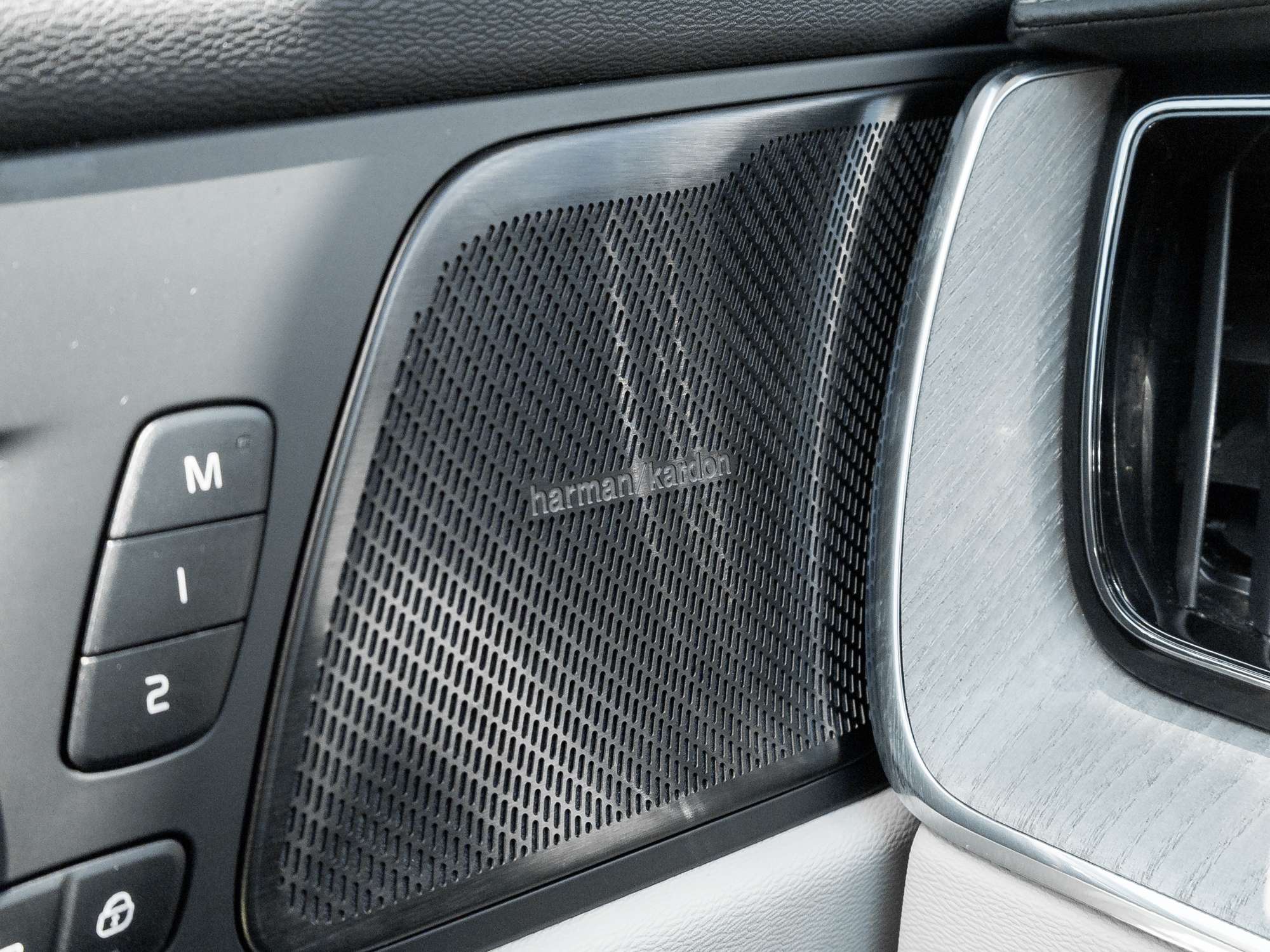 2025 Volvo XC60 T8 AWD ULTRA LOW MILEAGE |21"WHEELS |HARMAN KARDON thumb 24