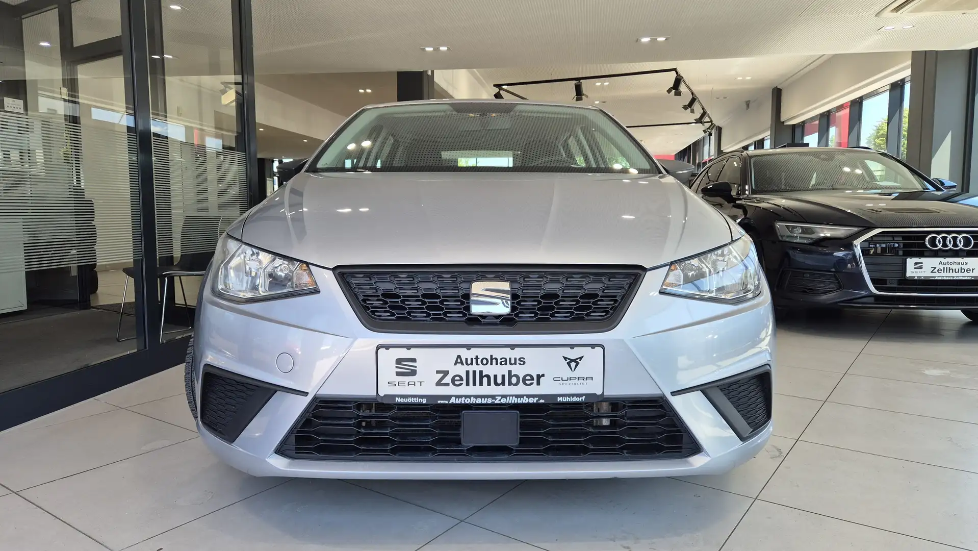 SEAT Ibiza 1.0 MPI Reference *Navi*Sitzhzg*Allwetter* Silber - 2
