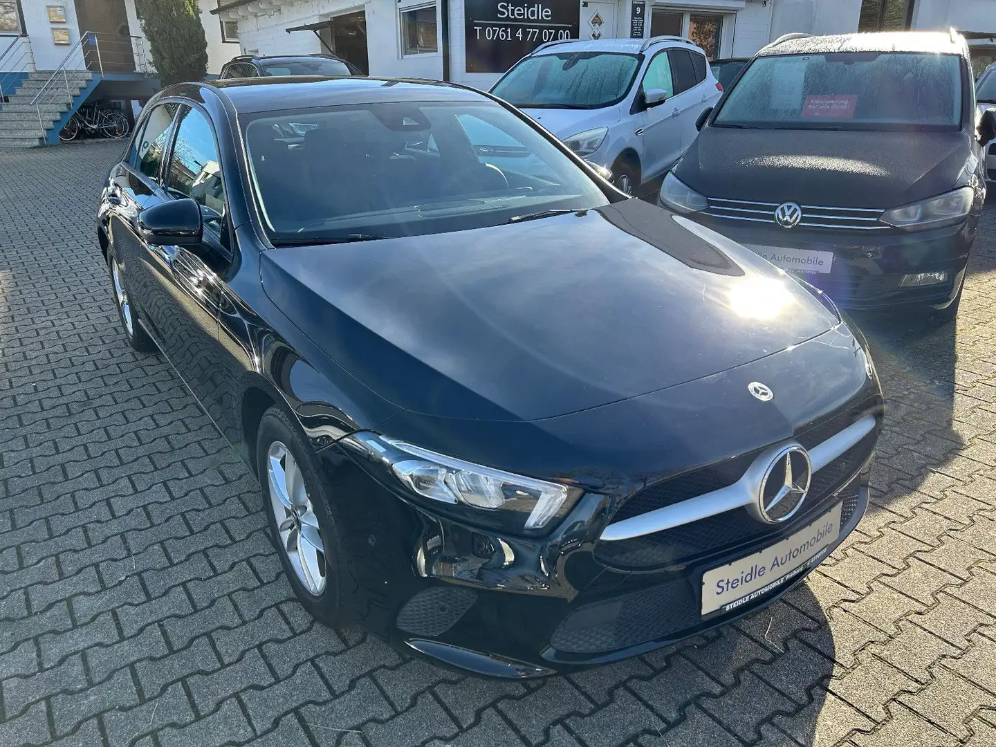 Mercedes-Benz A 200 Automatik LED Navi Keyless AHK Schwarz - 1