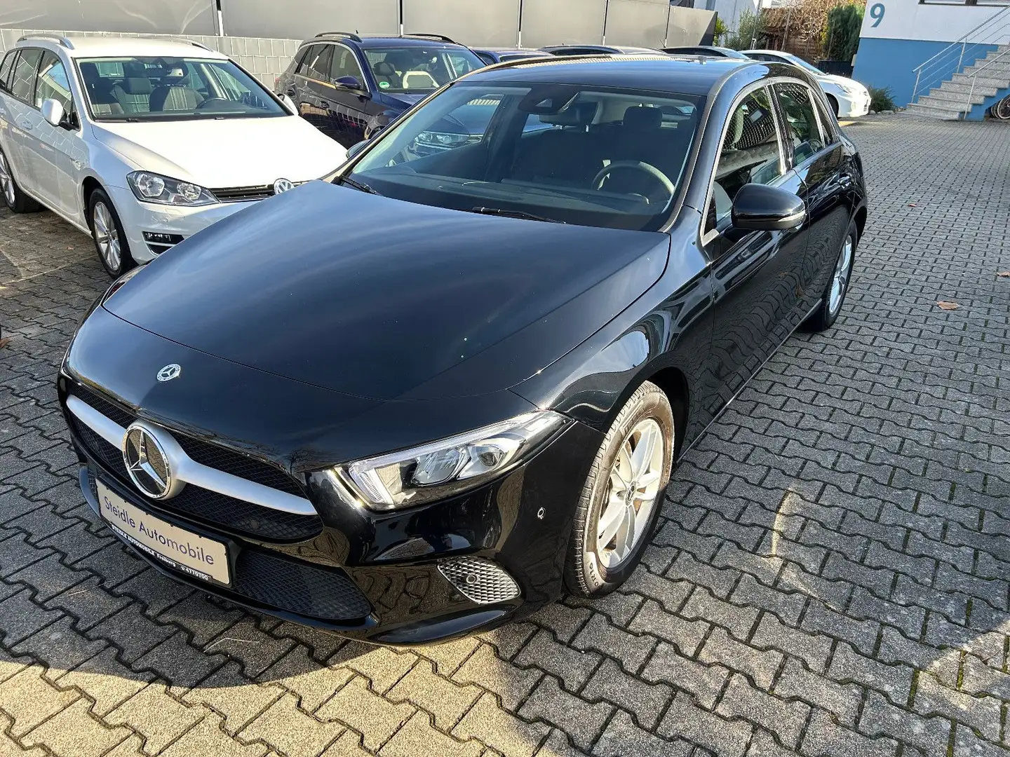 Mercedes-Benz A 200 Automatik LED Navi Keyless AHK Schwarz - 2