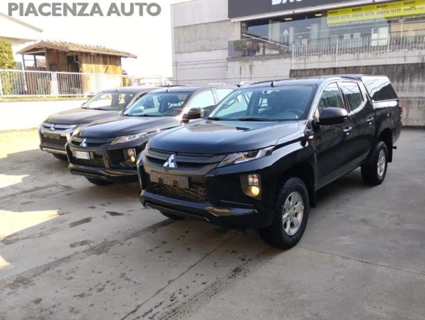 Mitsubishi L200 2.3 D Double Cab 4x4 Easy Select Invite Connect Nero - 2