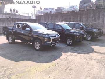 2.3 D Double Cab 4x4 Easy Select Invite Connect
