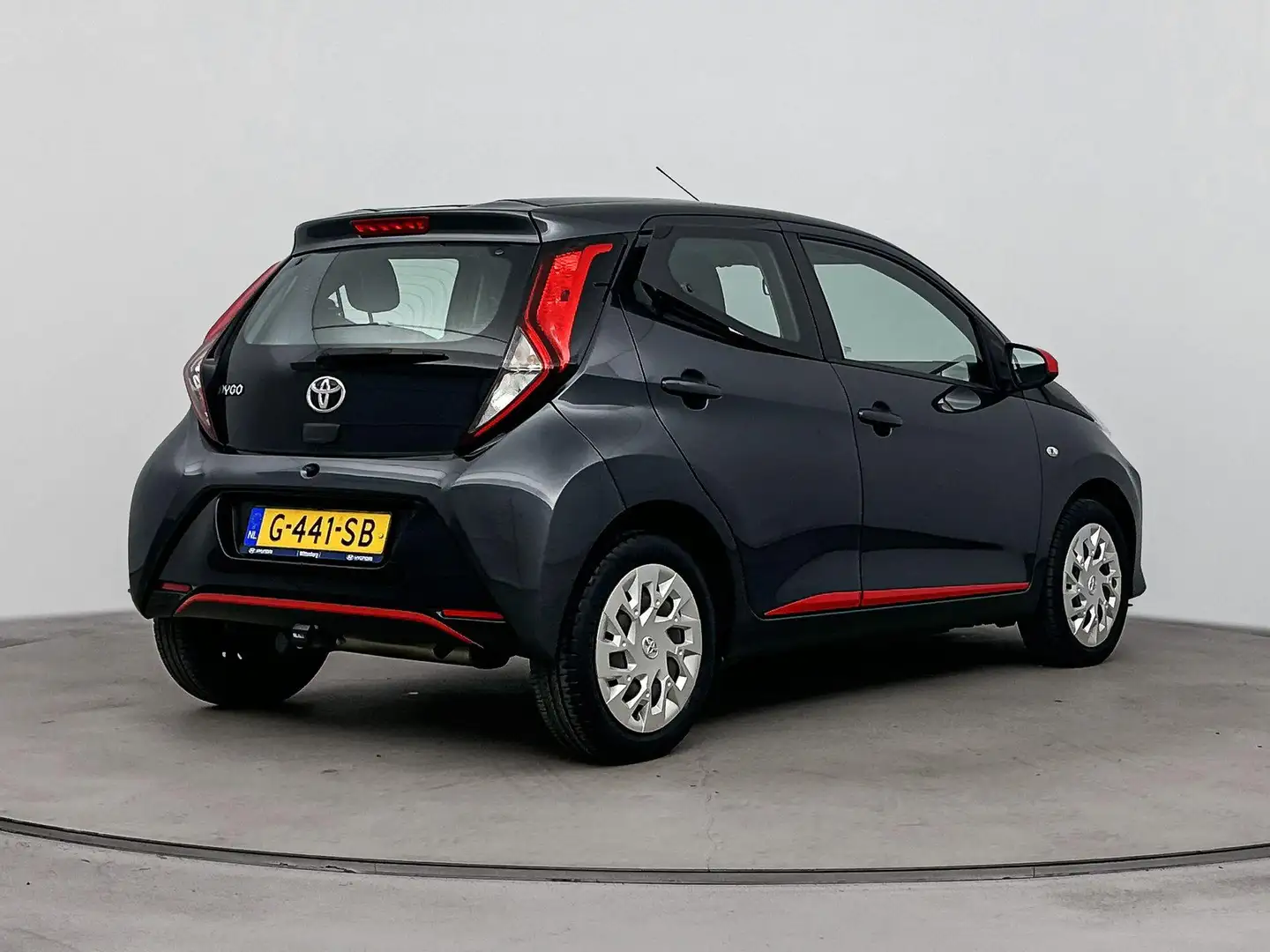 Toyota Aygo 1.0 VVT-i x-play | Achteruitrij camera | Cruise Co Gris - 2