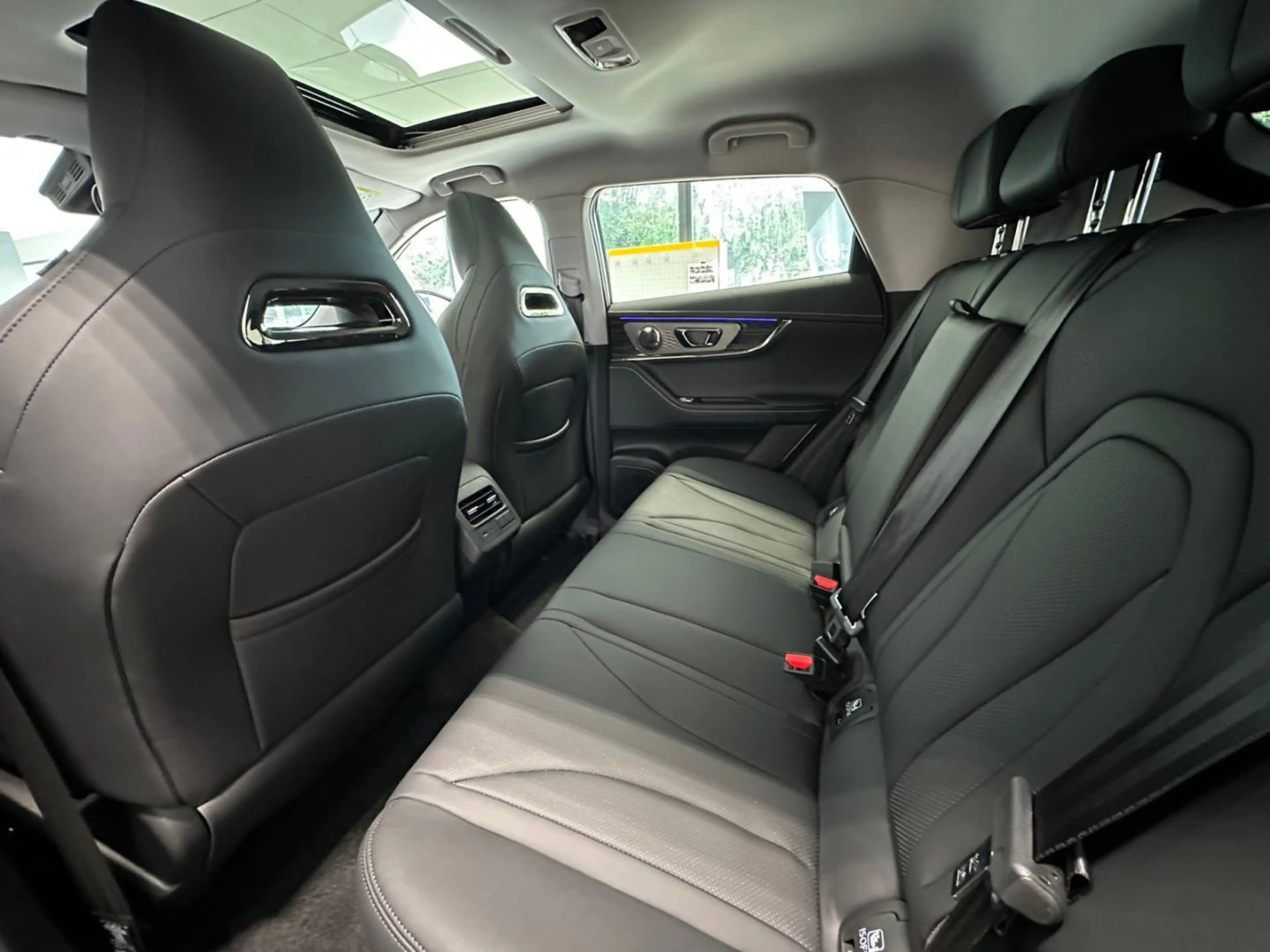 Omoda 5 BEV PREMIUM — photo 9