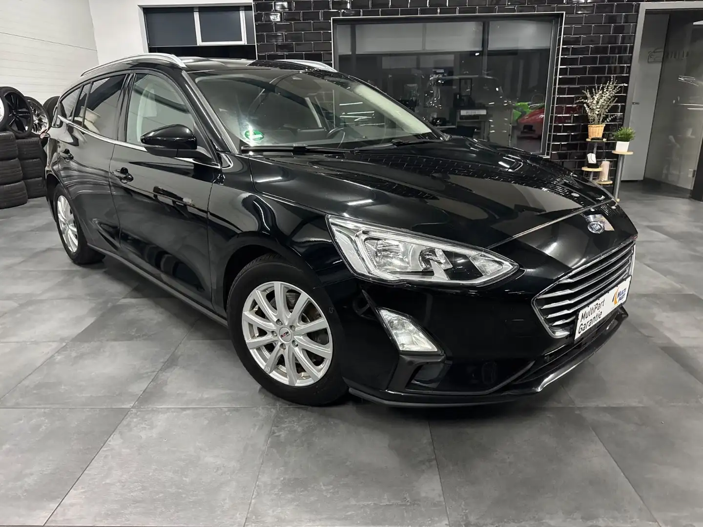 Ford Focus Turnier Titanium Schwarz - 1