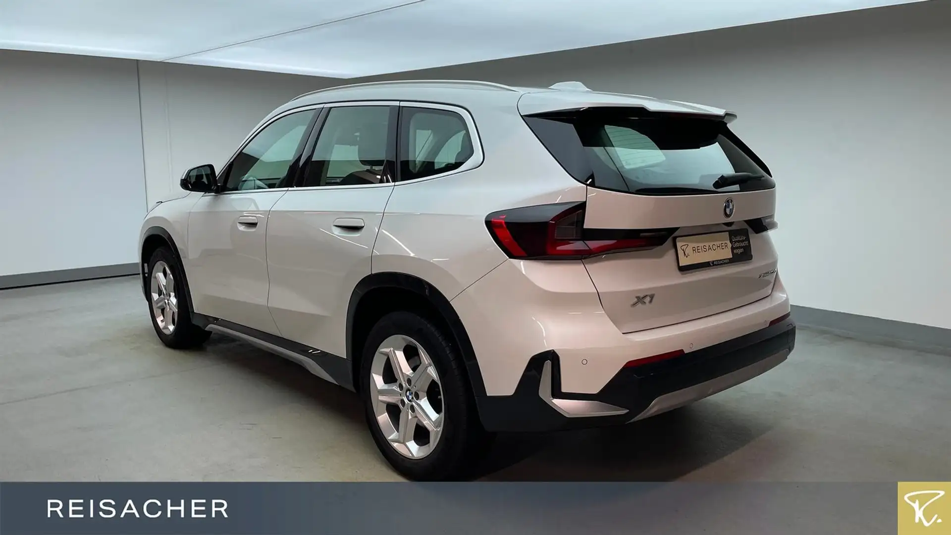 BMW X1 xDrive23dA X-Line AHK ACC LkdHz adapLED Keyle Weiß - 2