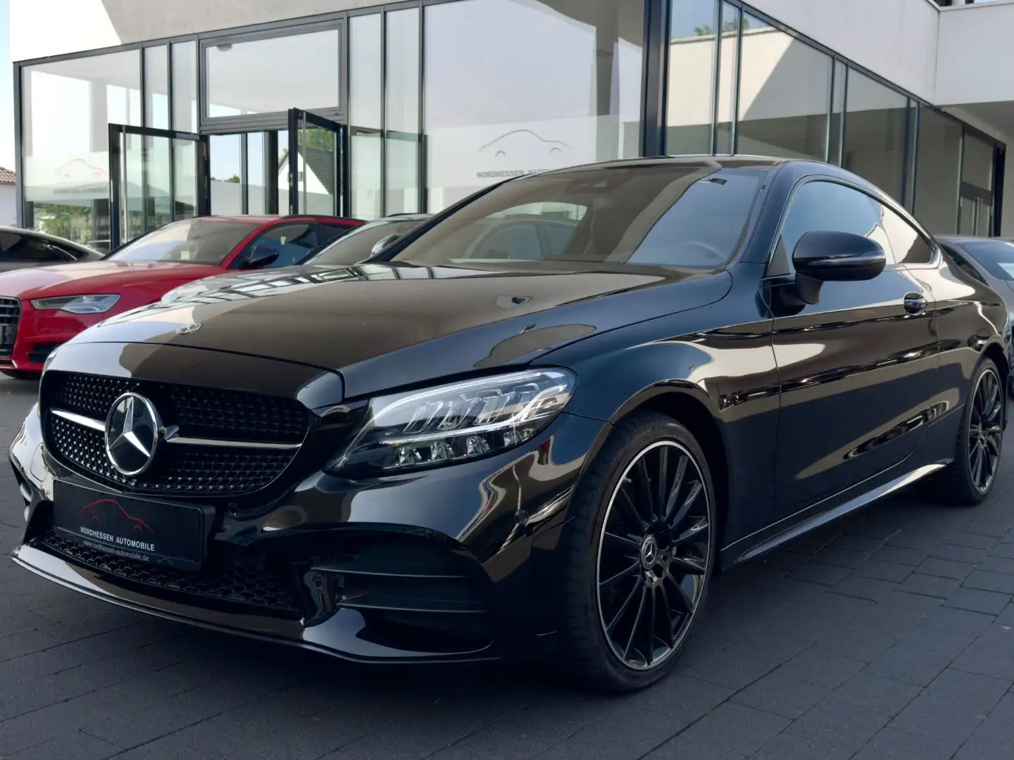 Mercedes-Benz C 200 Coupé 4Matic AMG Line Plus | Distronic Schwarz - 1