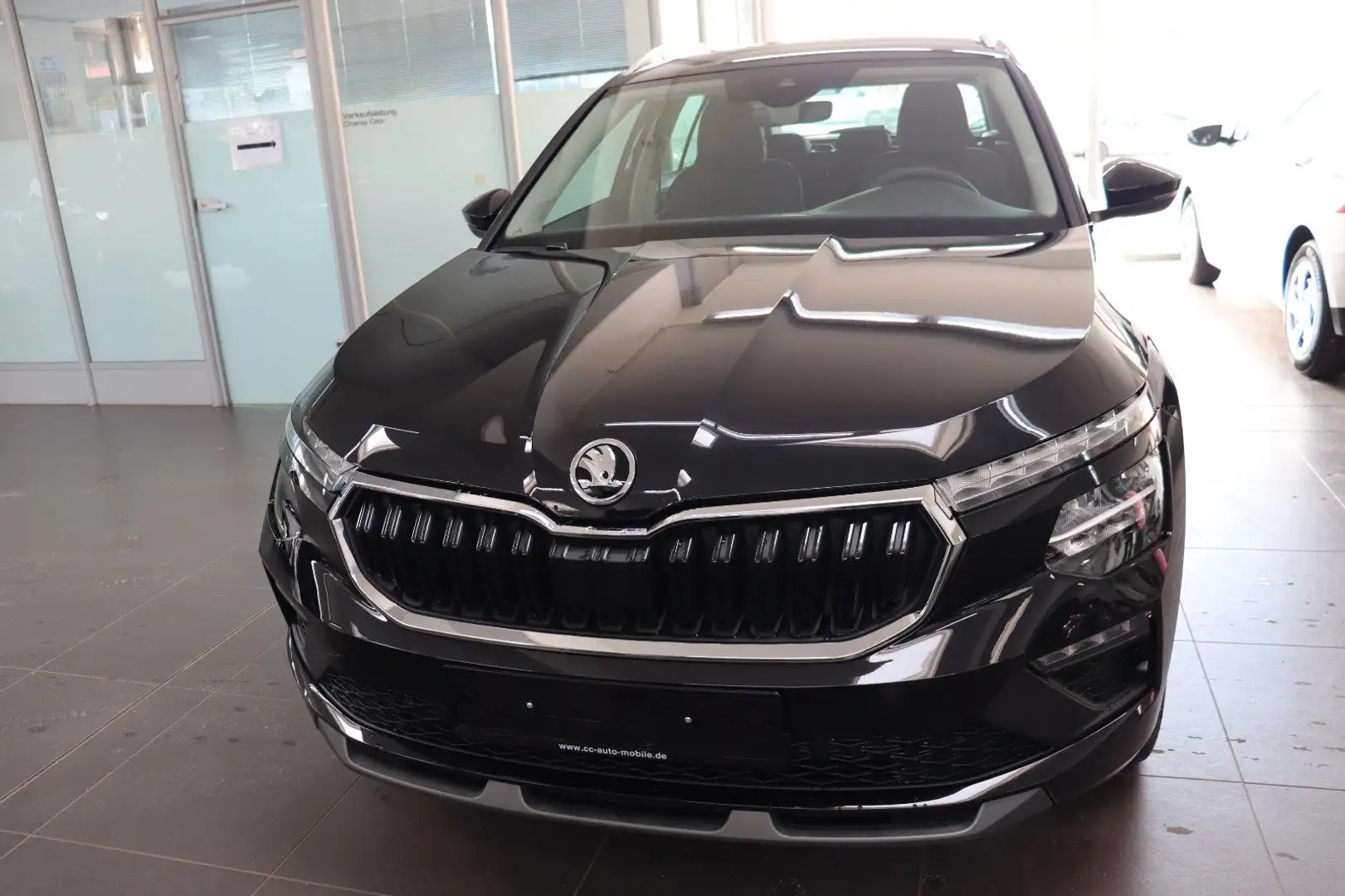 Skoda Kamiq 1.0 Elektr.Heck Carplay Winterpaket Schwarz - 2