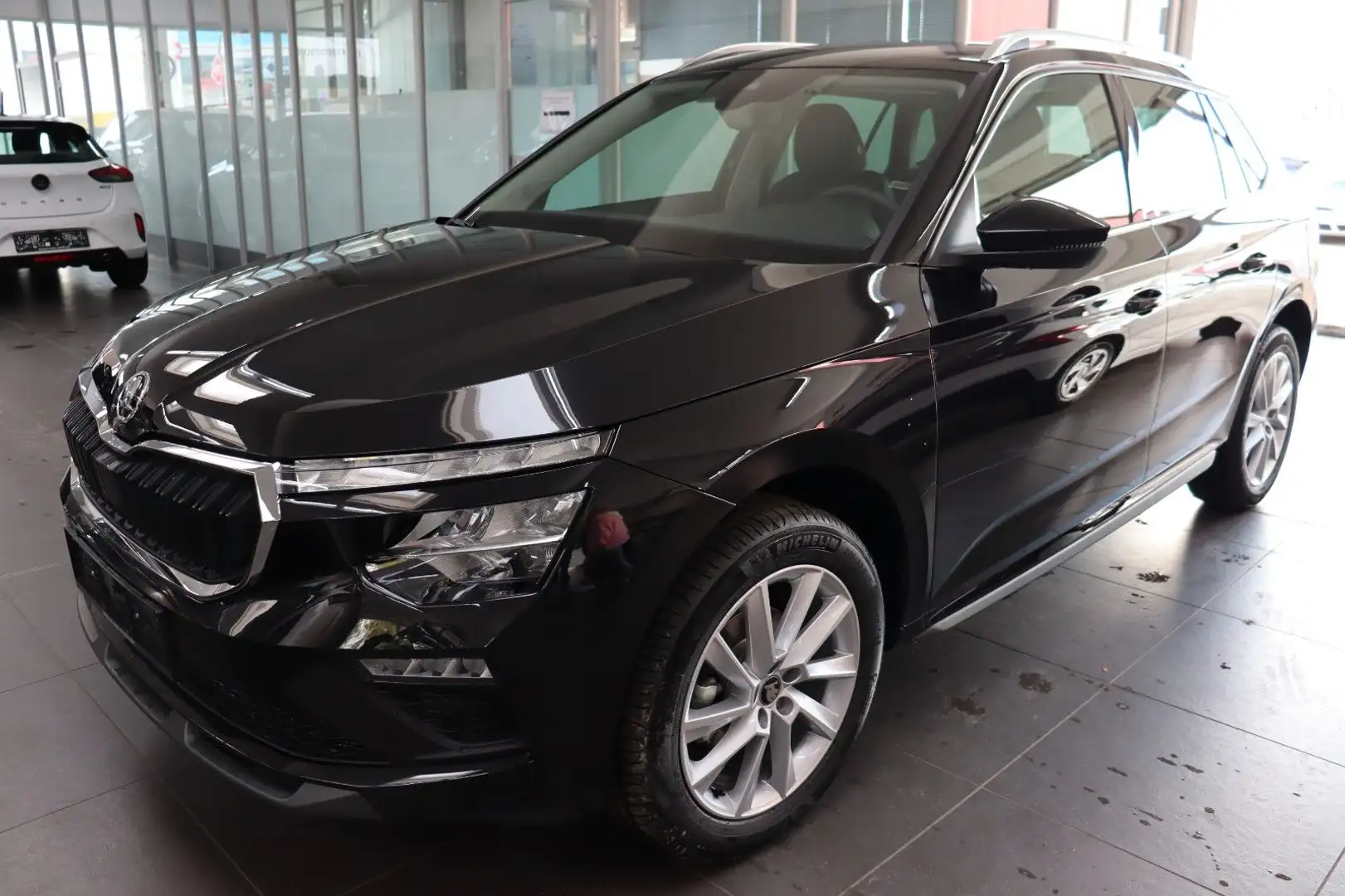 Skoda Kamiq 1.0 Elektr.Heck Carplay Winterpaket Schwarz - 1