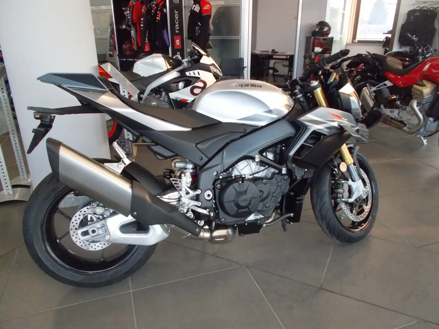 Aprilia Tuono V4 1100 RR 2025 Argintiu - 2