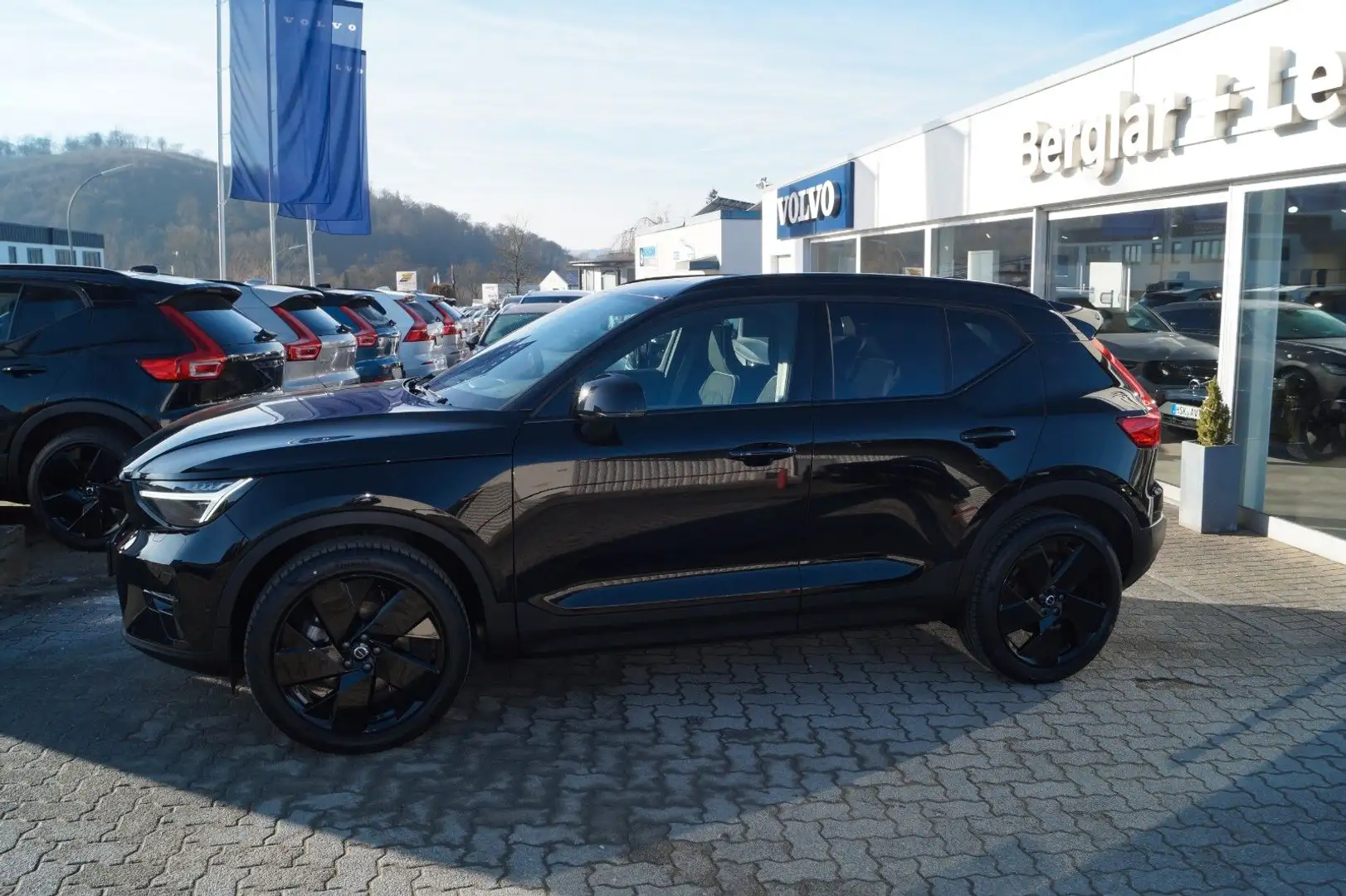 Volvo XC40 B3 Benzin 2WD Ultra Black Edition DKG/Pixel Schwarz - 2