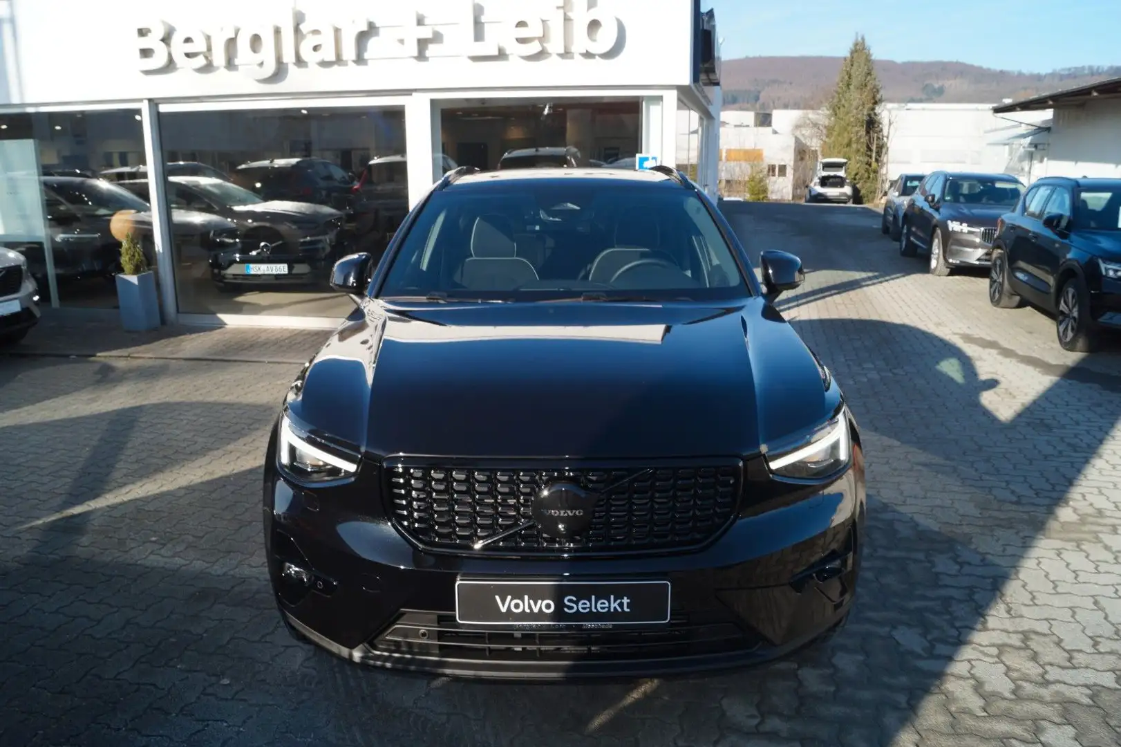 Volvo XC40 B3 Benzin 2WD Ultra Black Edition DKG/Pixel Schwarz - 1