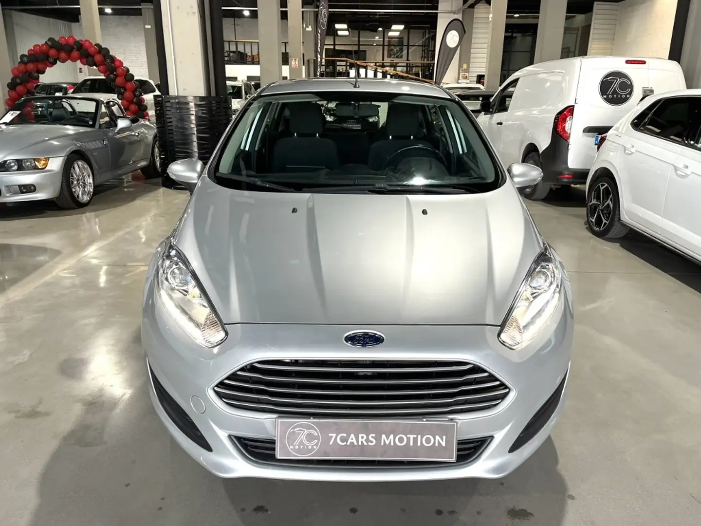Ford Fiesta 1.25 Titanium 82 Gris - 2