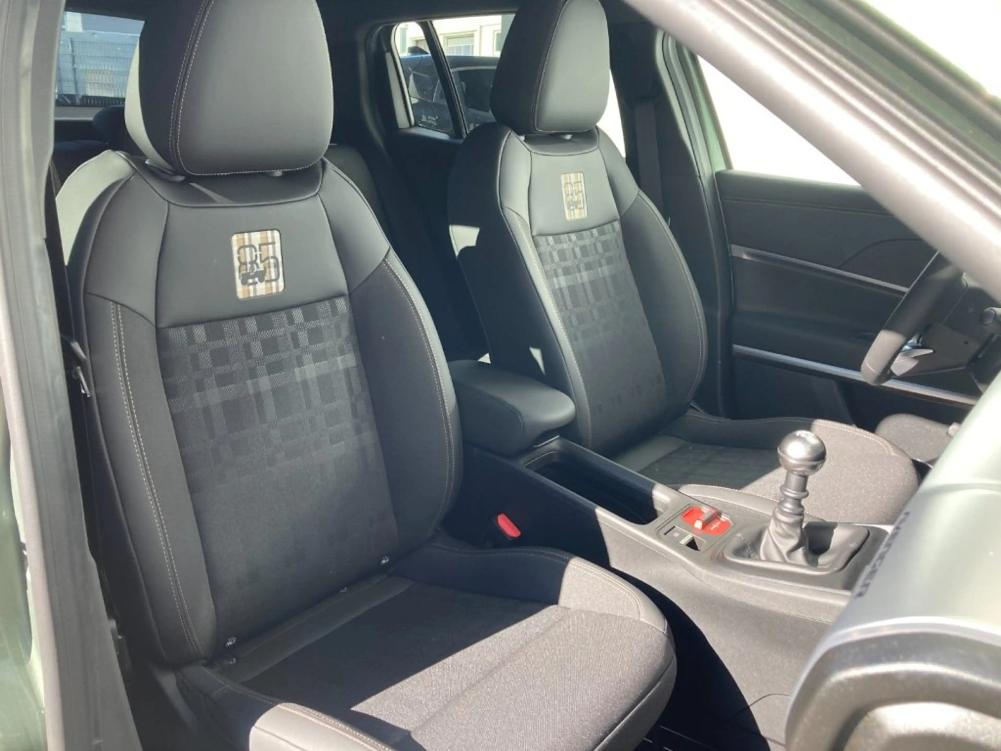 Jeep Avenger Benzin 1,2l Benzin 100Ps 85th Anniversary — photo 6