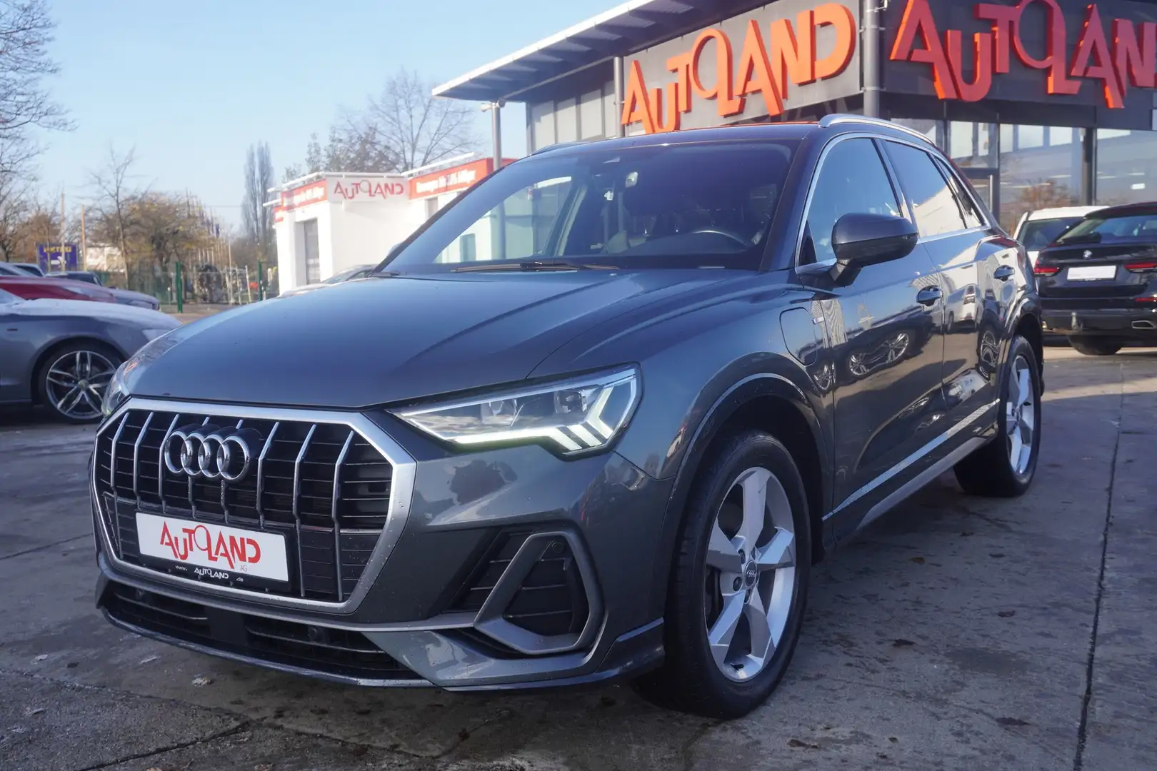 Audi Q3 45 TFSI e S-Line S-Tronic LED Navi Kamera PDC Grau - 2