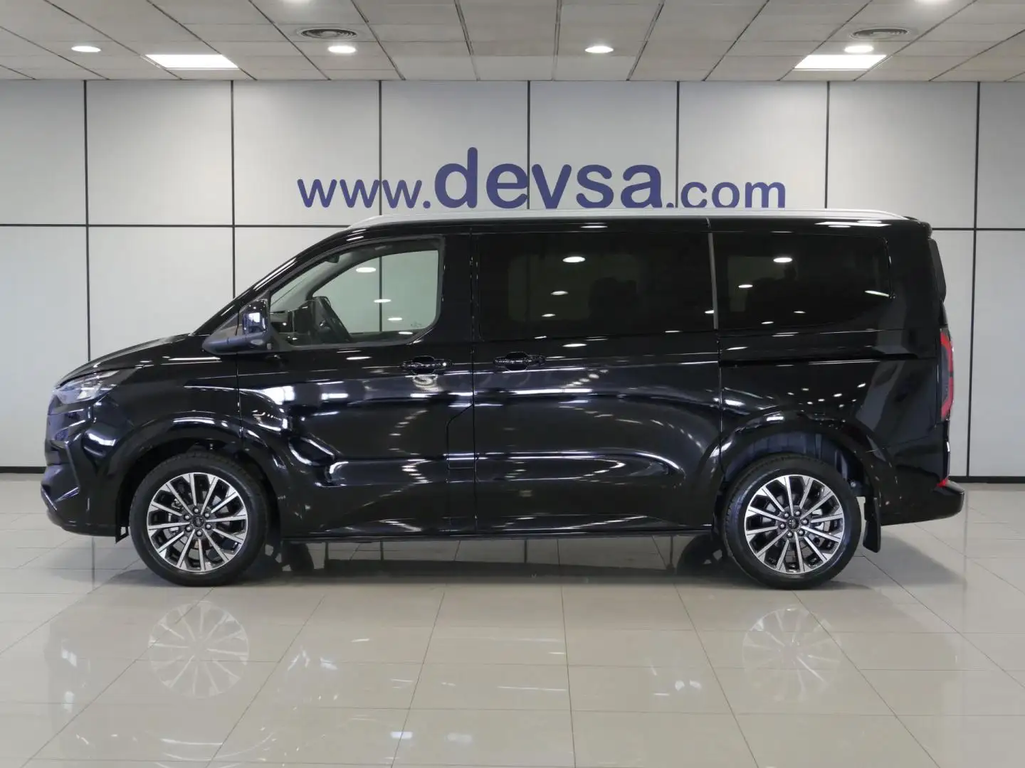 Ford Tourneo Custom 2.0 EcoBlue Titanium X AWD Aut. 170 Negro - 2