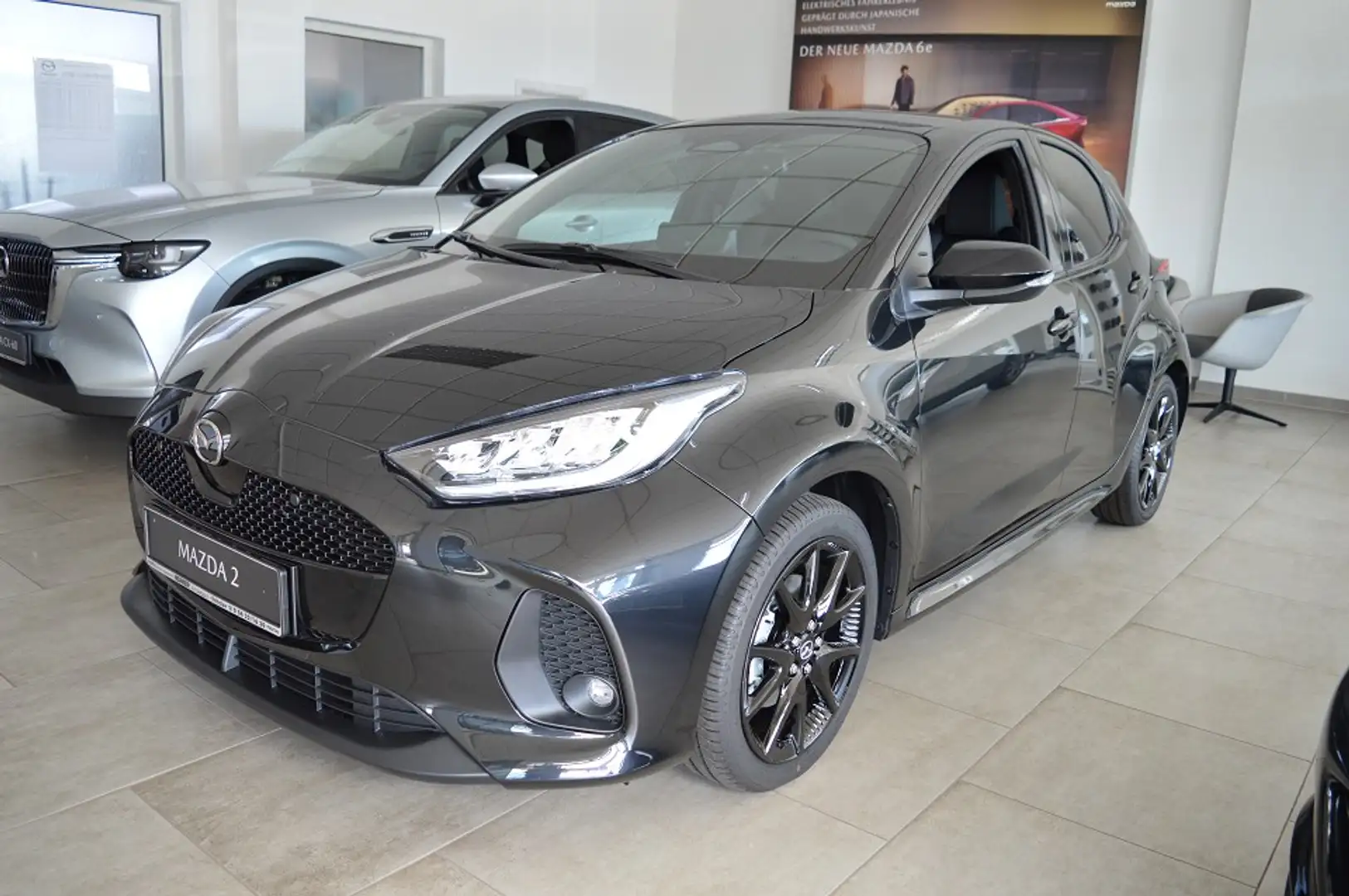 Mazda 2 Hybrid 1.5L Hybrid VVT-i 116 FWD Homura Plus Schwarz - 1