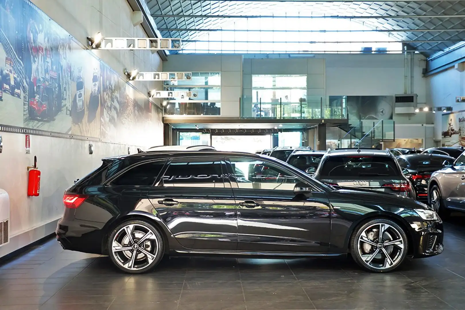Audi A4 40 TDI Avant Quattro S-Tronic S-Line - MATRIX/19" Schwarz - 2