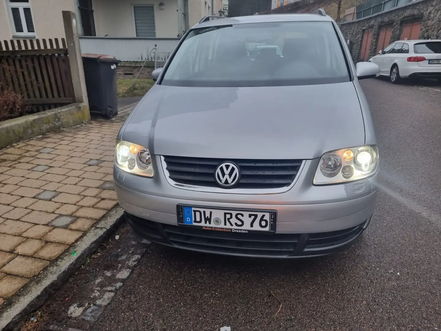 Volkswagen Touran 1.6 FSI Trendline - 1