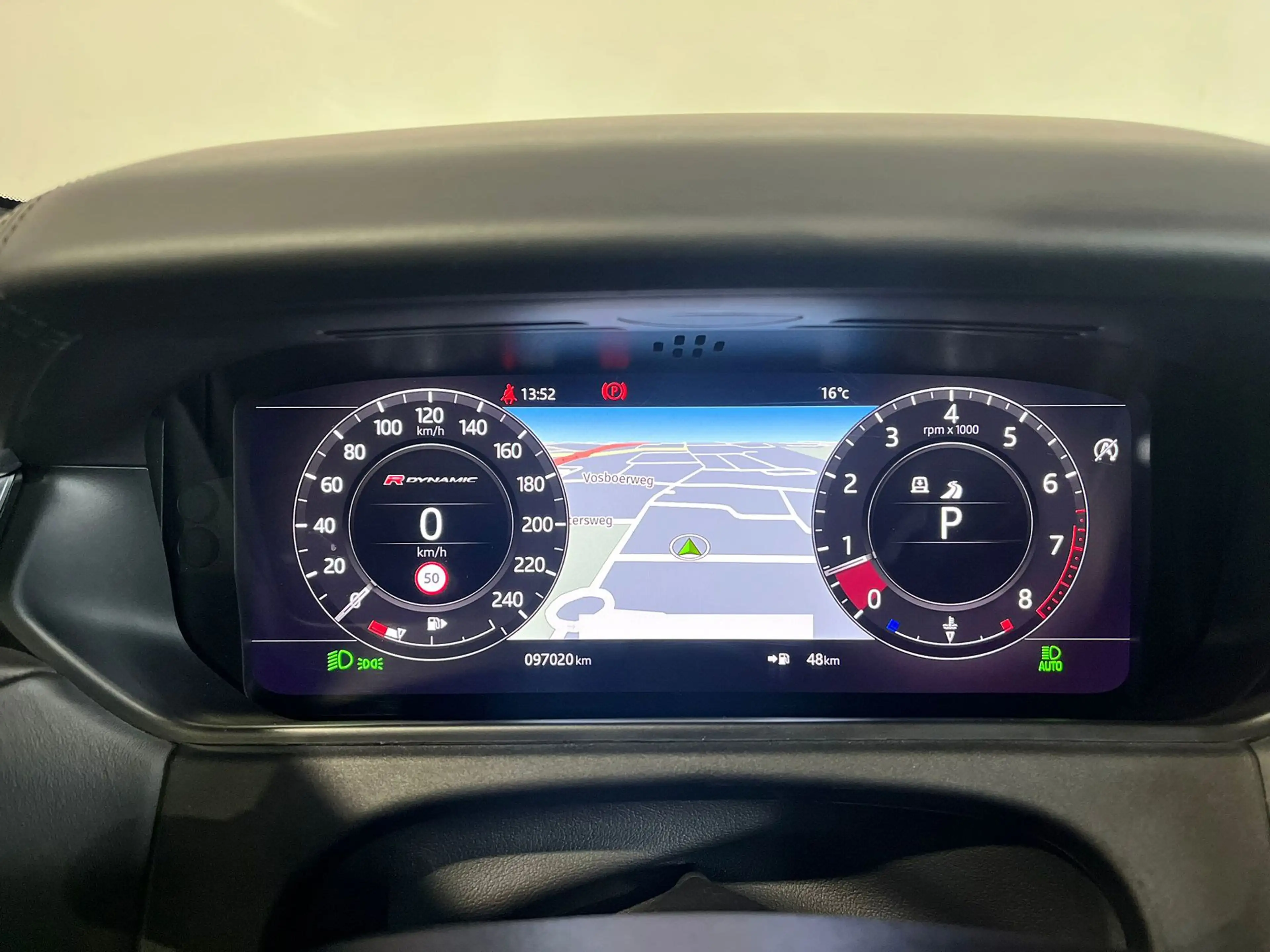 Land Rover Range Rover Velar 2.0 P300 Turbo AWD R-Dynamic HSE — photo 13