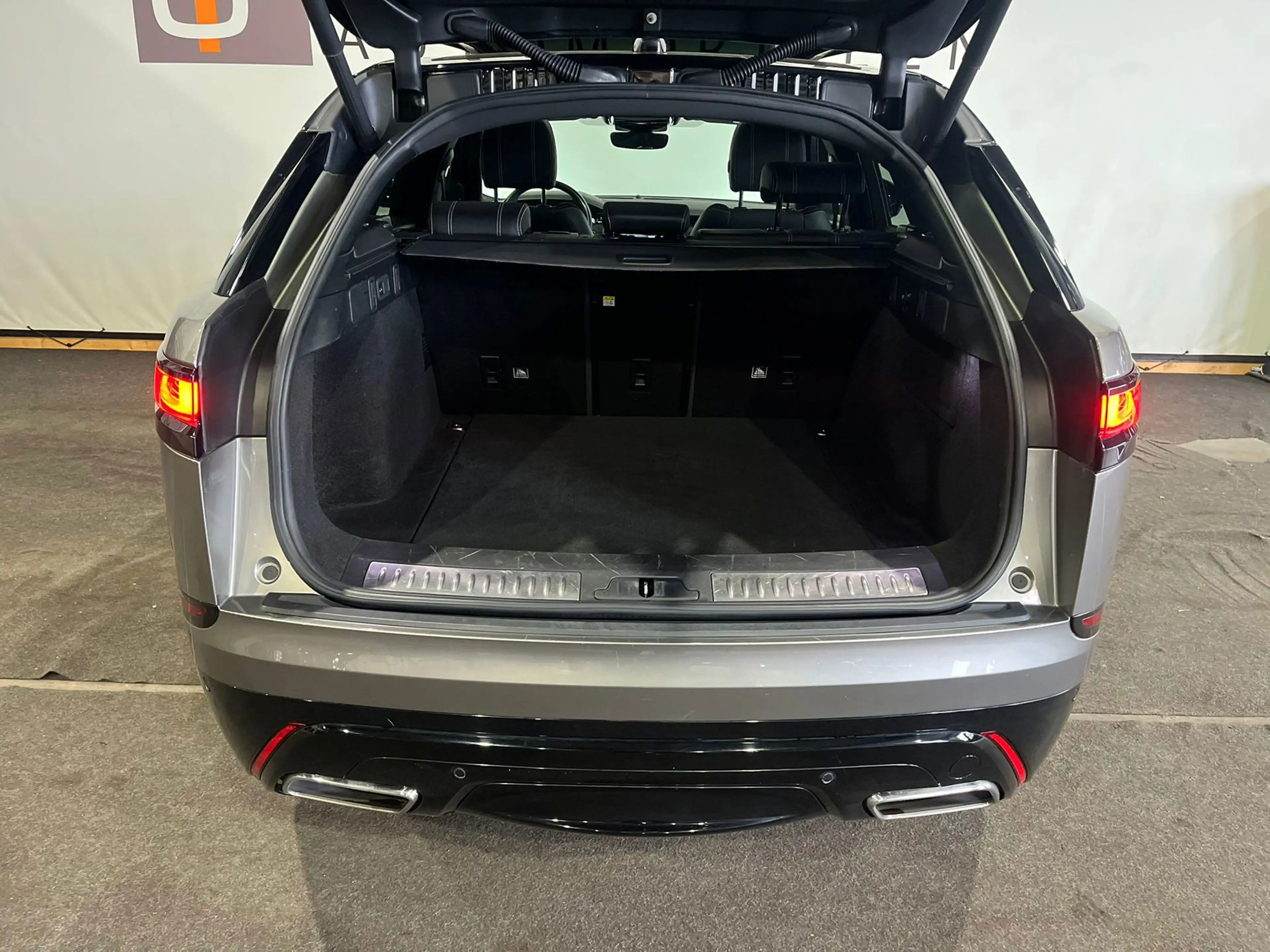 Land Rover Range Rover Velar 2.0 P300 Turbo AWD R-Dynamic HSE — photo 11