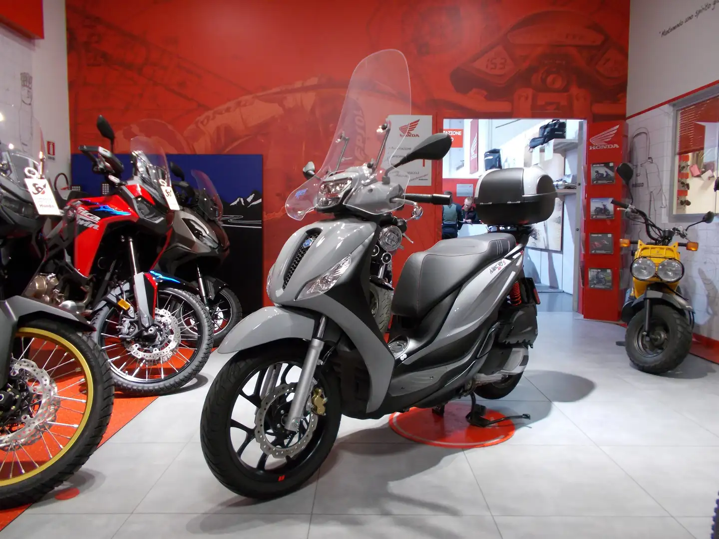 Piaggio Medley 150 S Grijs - 2