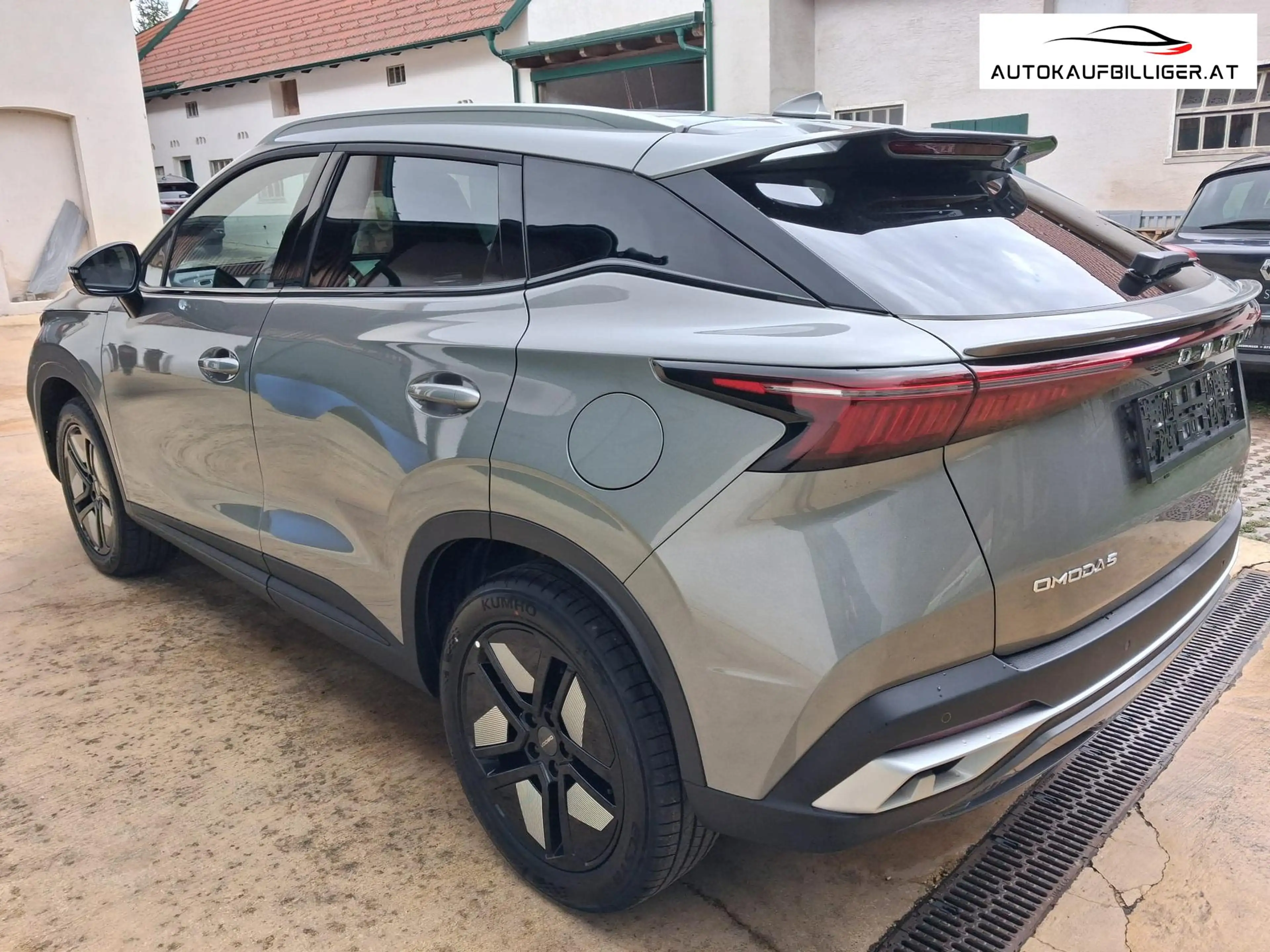 Omoda 5 Hybrid SHS Premium-Line *in Anlieferung* — photo 6