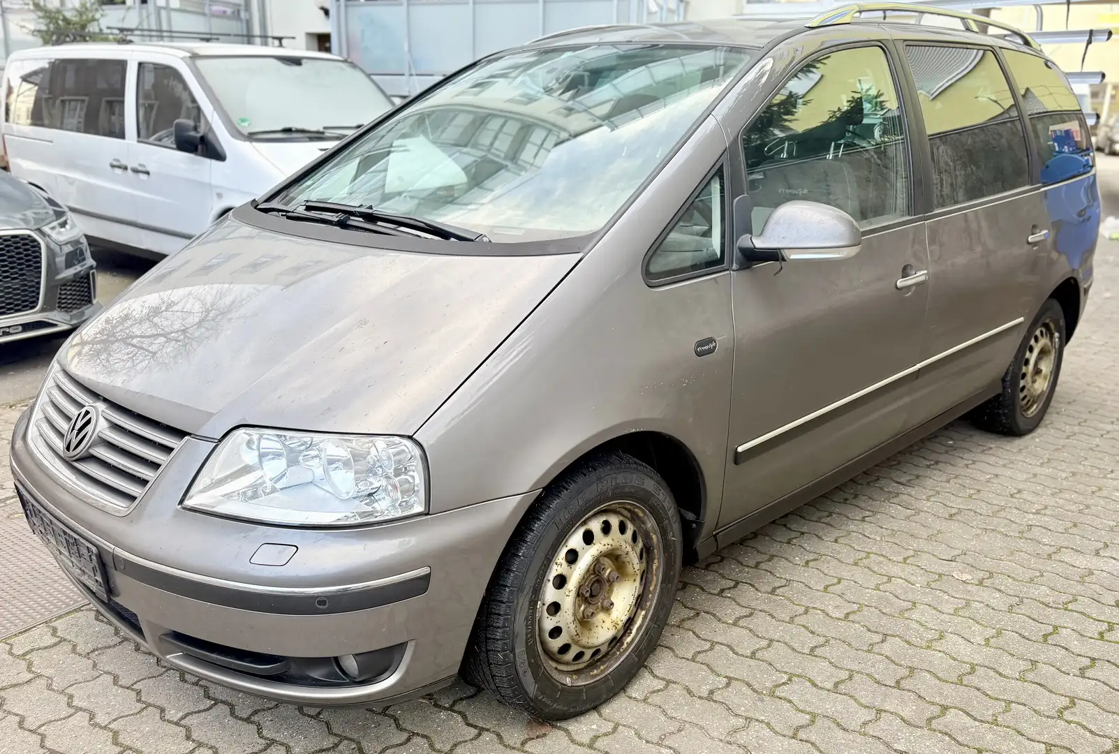 Volkswagen Sharan 1.9 TDI Automatik Freestyle Gold - 1