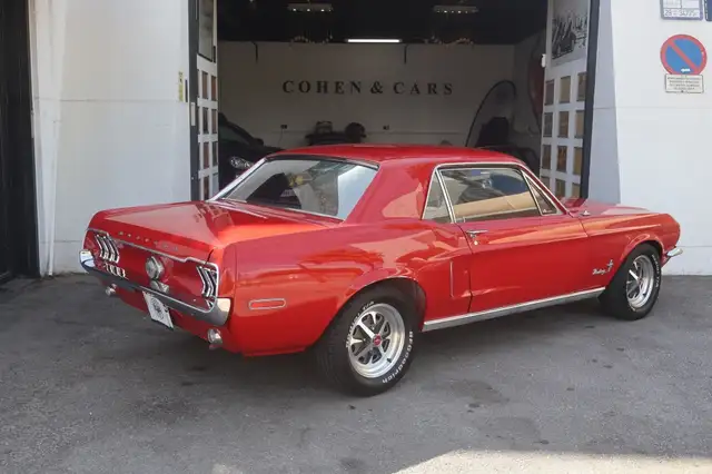 Ford Mustang view 5