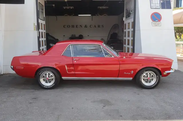 Ford Mustang view 4