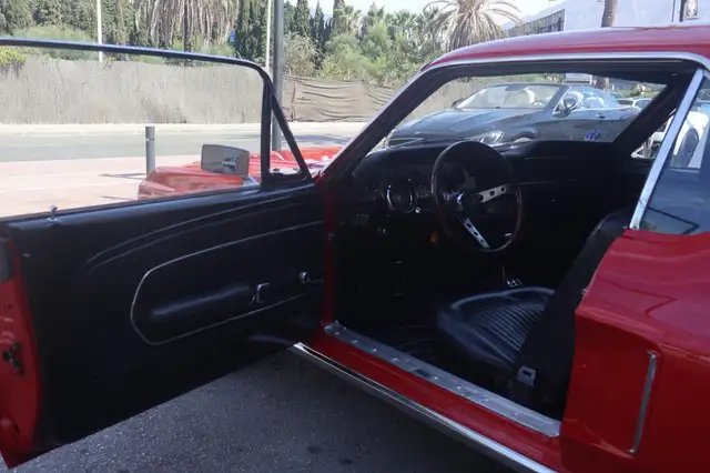 Ford Mustang view 9