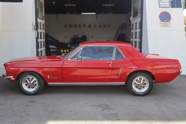 Ford Mustang view 8