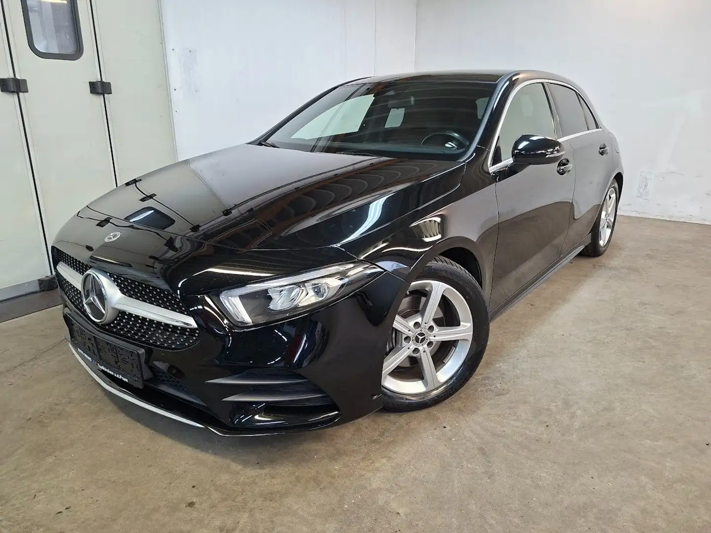 Mercedes-Benz A 200 A 200 d 4Matic AMG Line Schwarz - 1