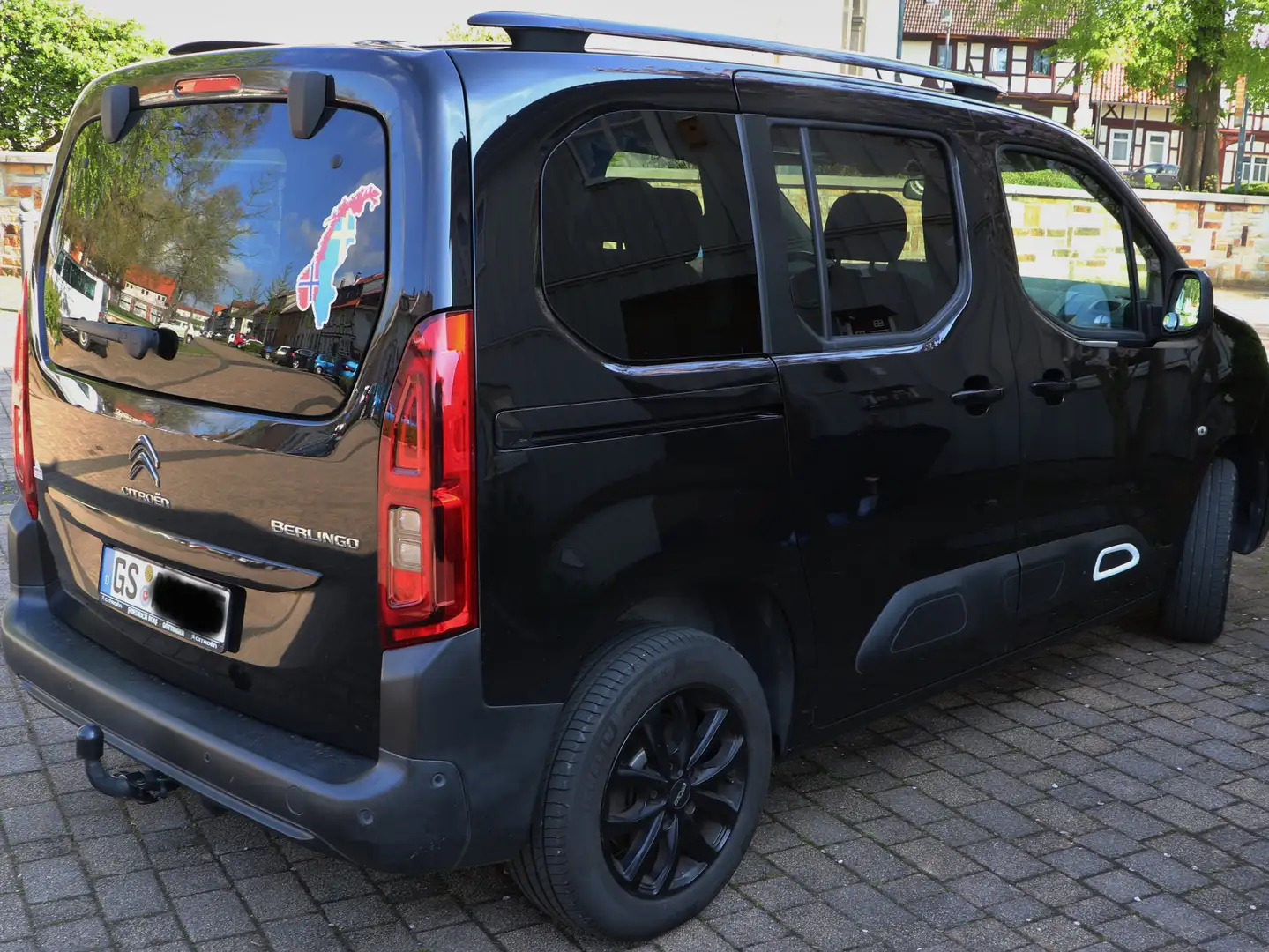 Citroen Berlingo Berlingo Kombi Diesel M BlueHDi 130 SHINE Černá - 2