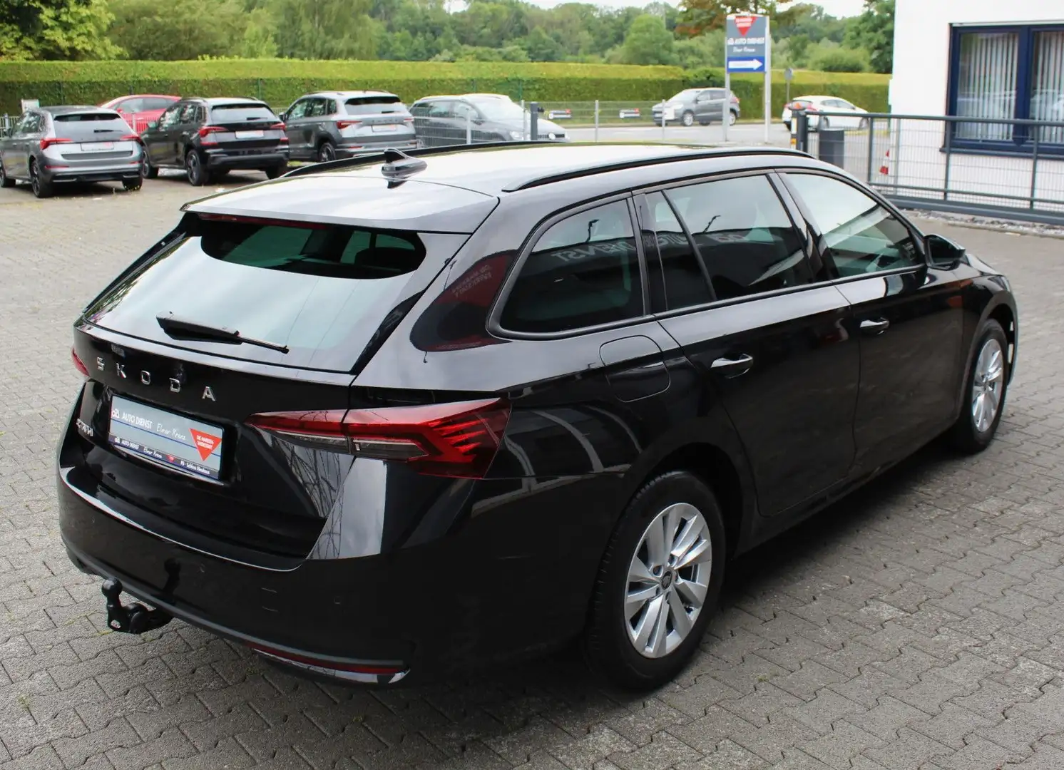 Skoda Octavia Combi 1.5 TSI, 110 kW Selection, 130 Jah Schwarz - 2