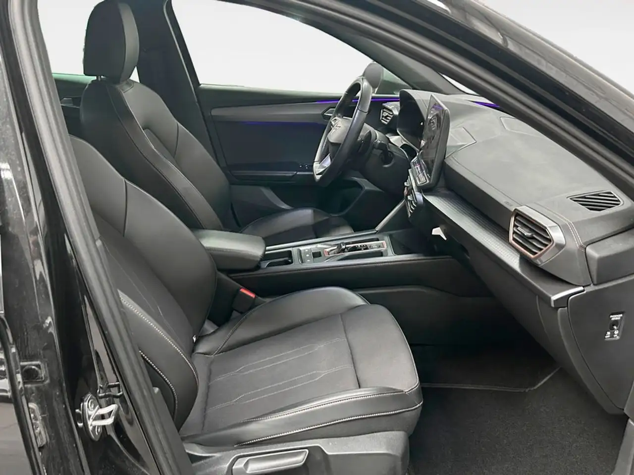 2024 CUPRA Leon 1.5 eTSI 110 DSG, photograph 12