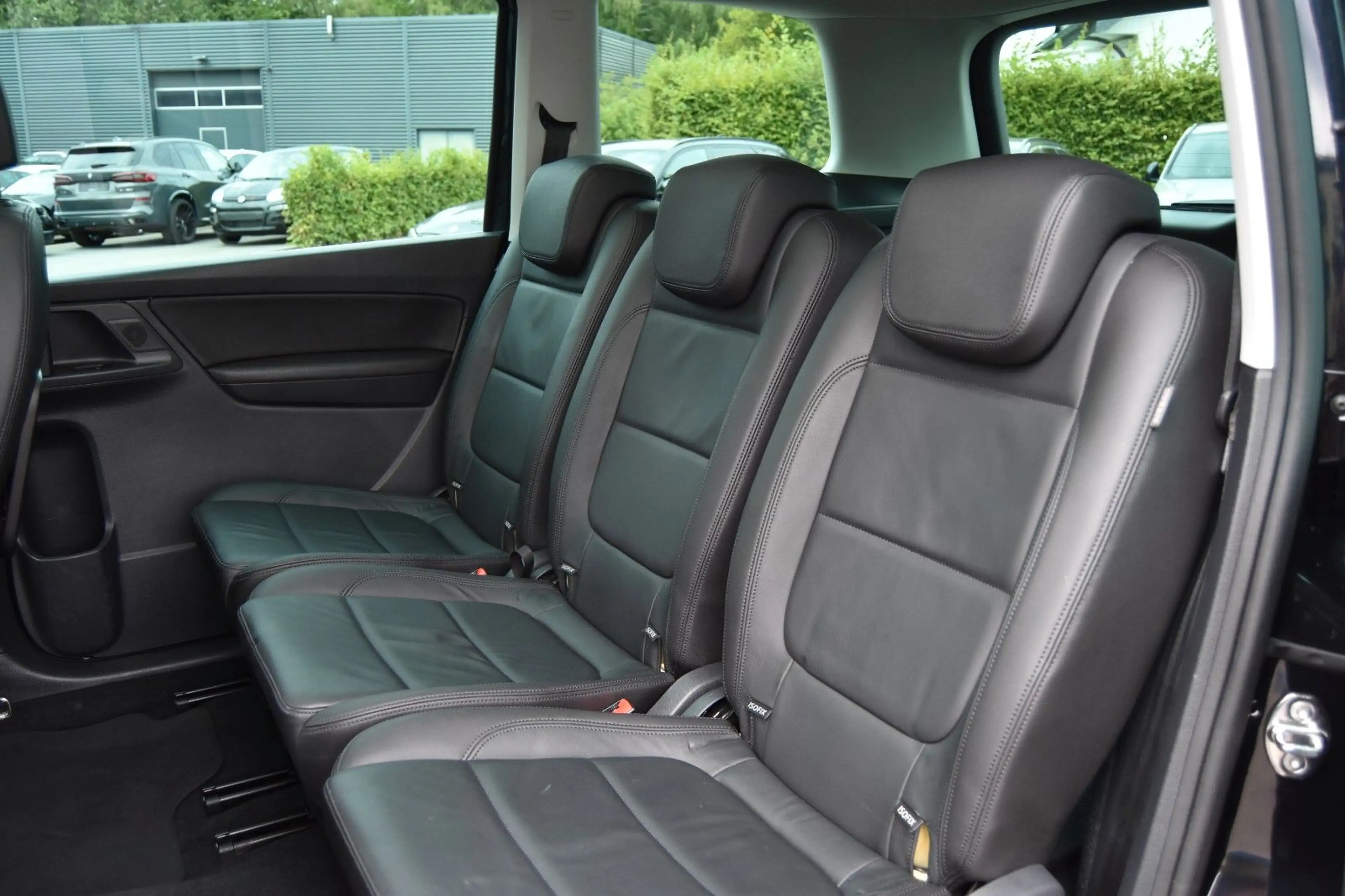 Volkswagen Sharan 2.0TDI DSG PANO/DYNAUDIO/NAVI/AHK — photo 11
