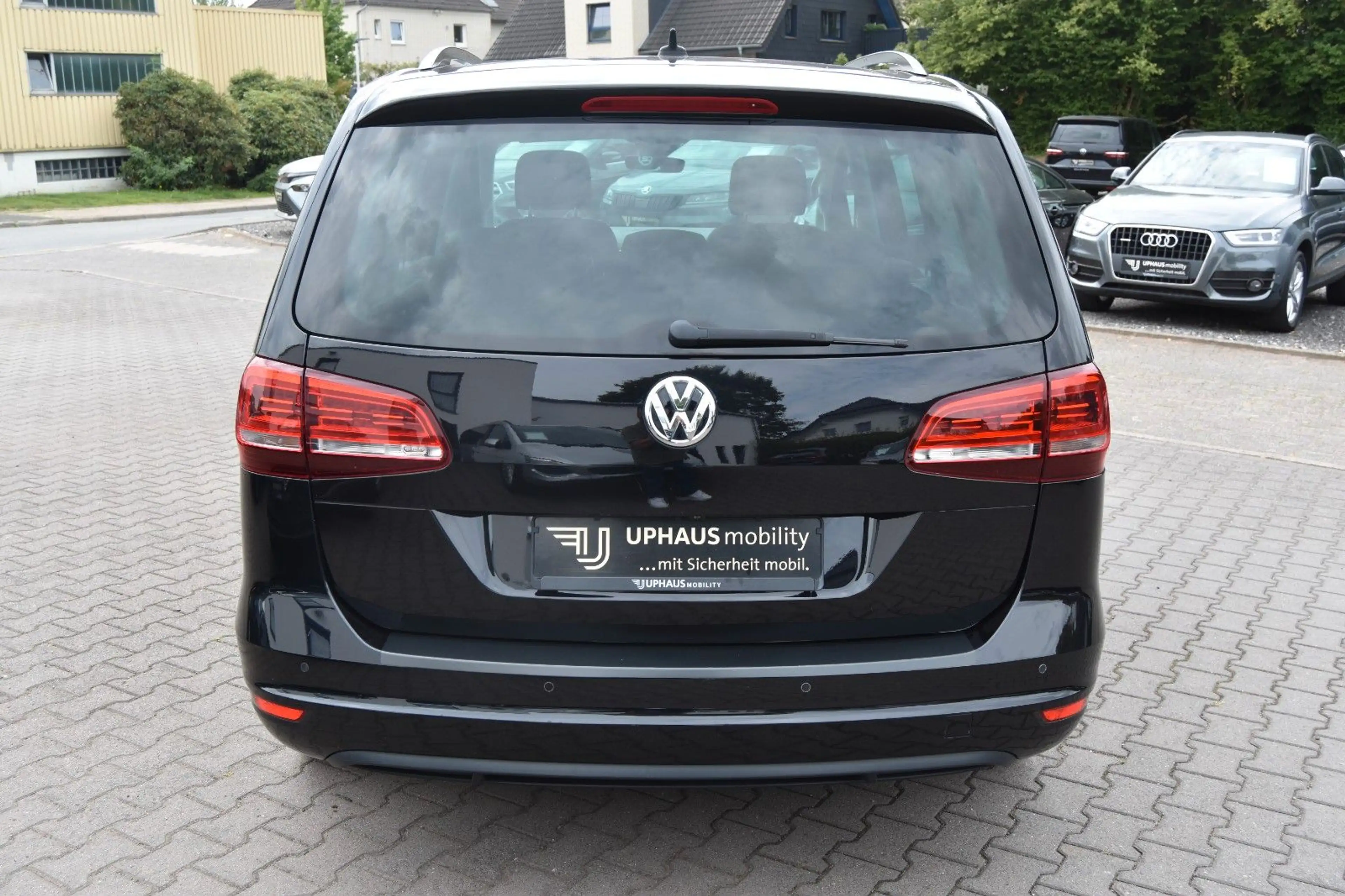 Volkswagen Sharan 2.0TDI DSG PANO/DYNAUDIO/NAVI/AHK — photo 6